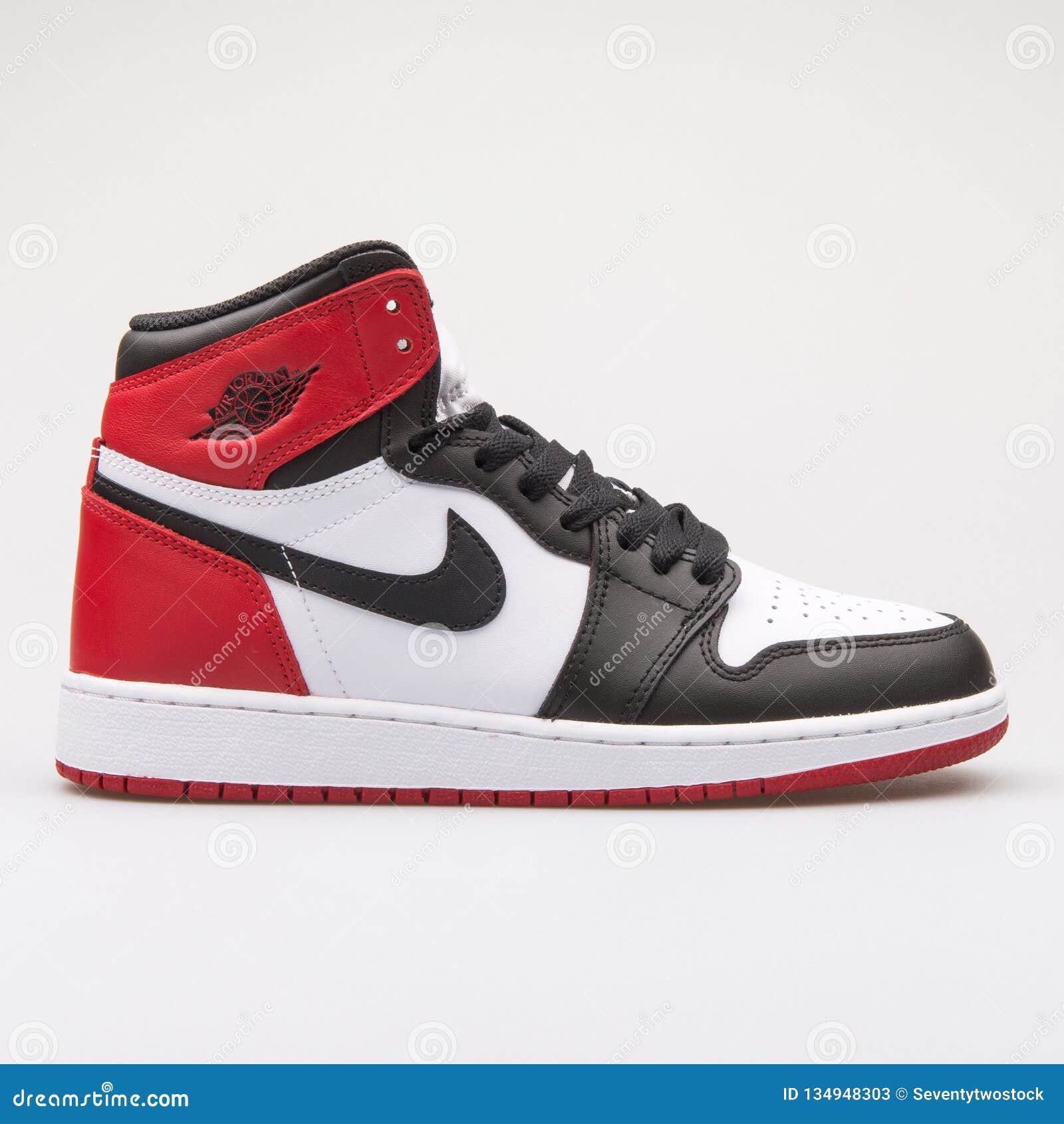 nike air jordan 1 retro red black white