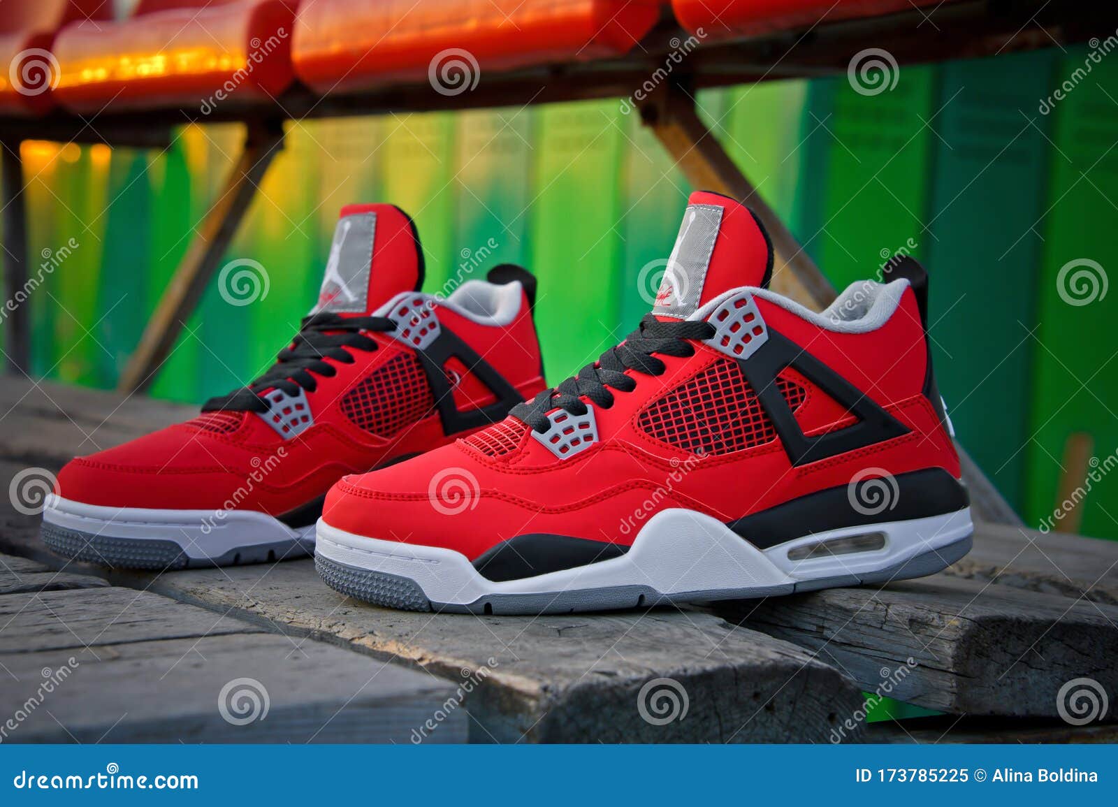 Nike Air Jordan Zapatillas De Baloncesto Retro Al Aire Libre. Rusia 7 De De 2015 Imagen editorial - Imagen de ejercicio, zapatos: 173785225