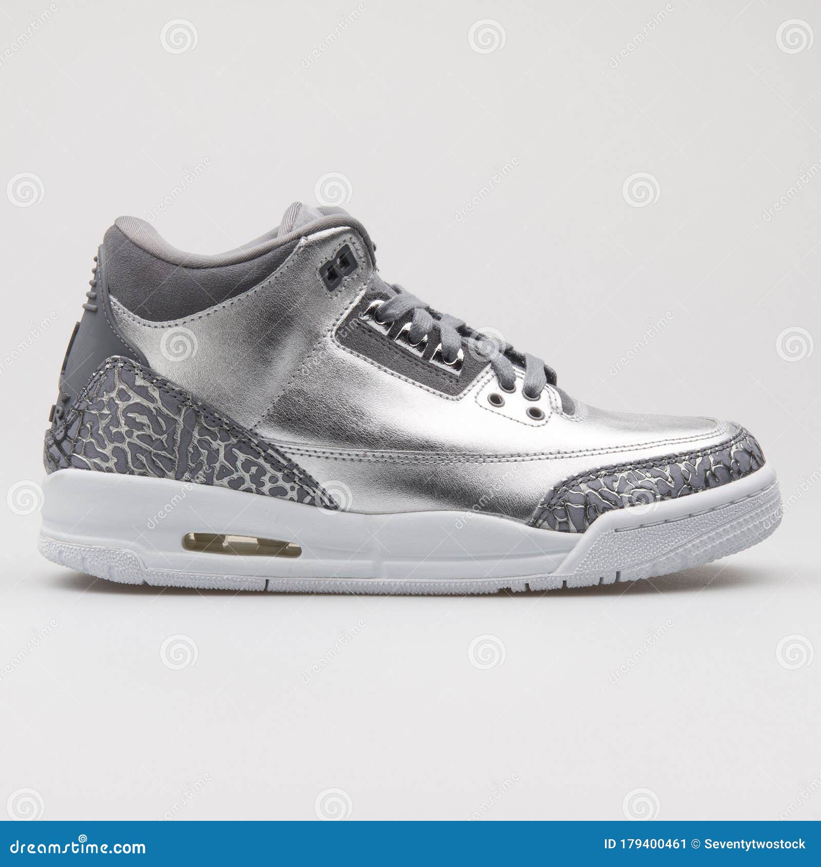 Emociónate autómata revisión Nike Air Jordan 3 Zapatillas De Plata Metálica Premium Retro Foto editorial  - Imagen de manera, retrocesos: 179400461