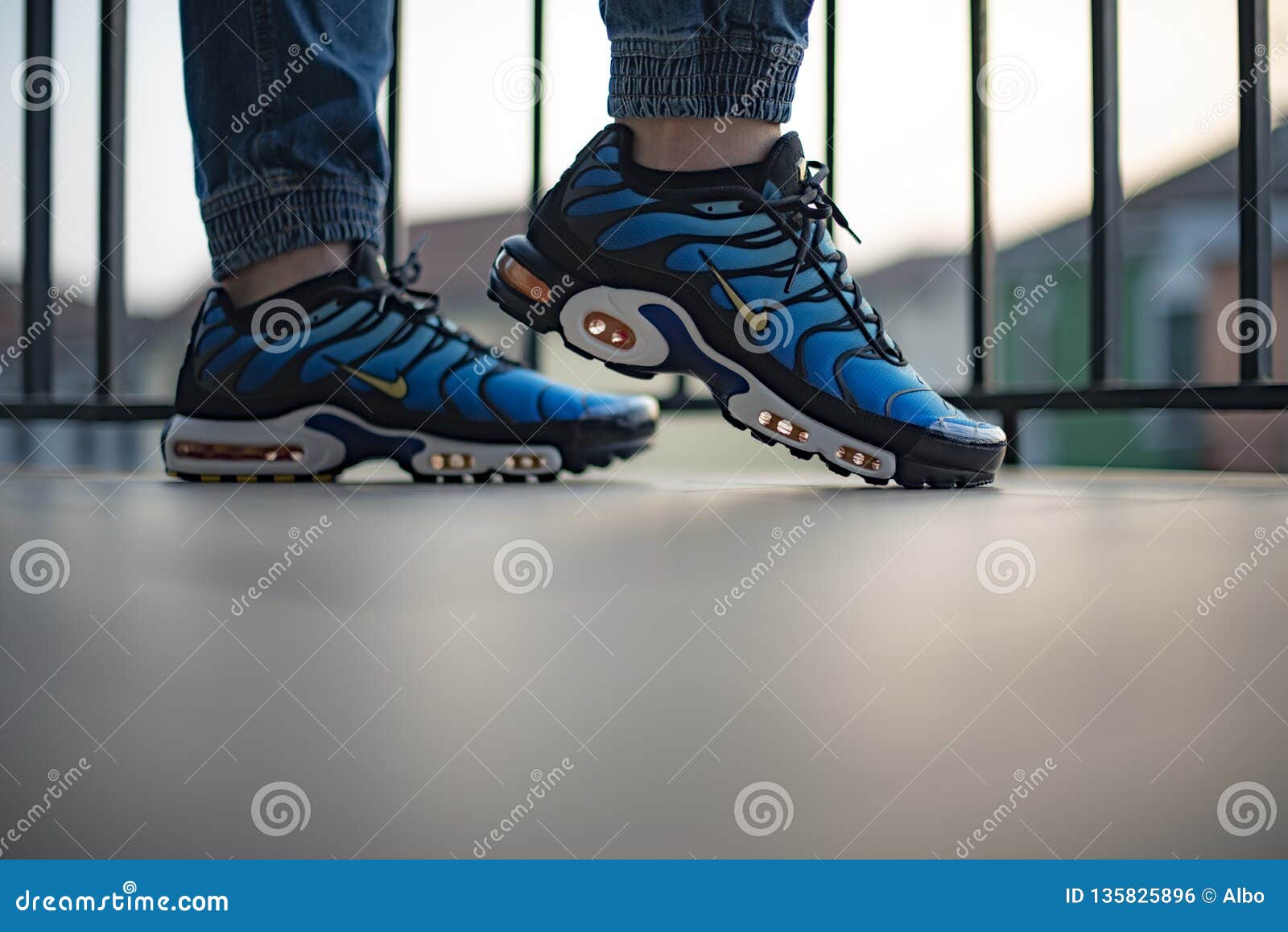 Preciso Parcial sector Nike Air Max Plus TN Hyperblue Foto editorial - Imagen de manera, azul:  135825896