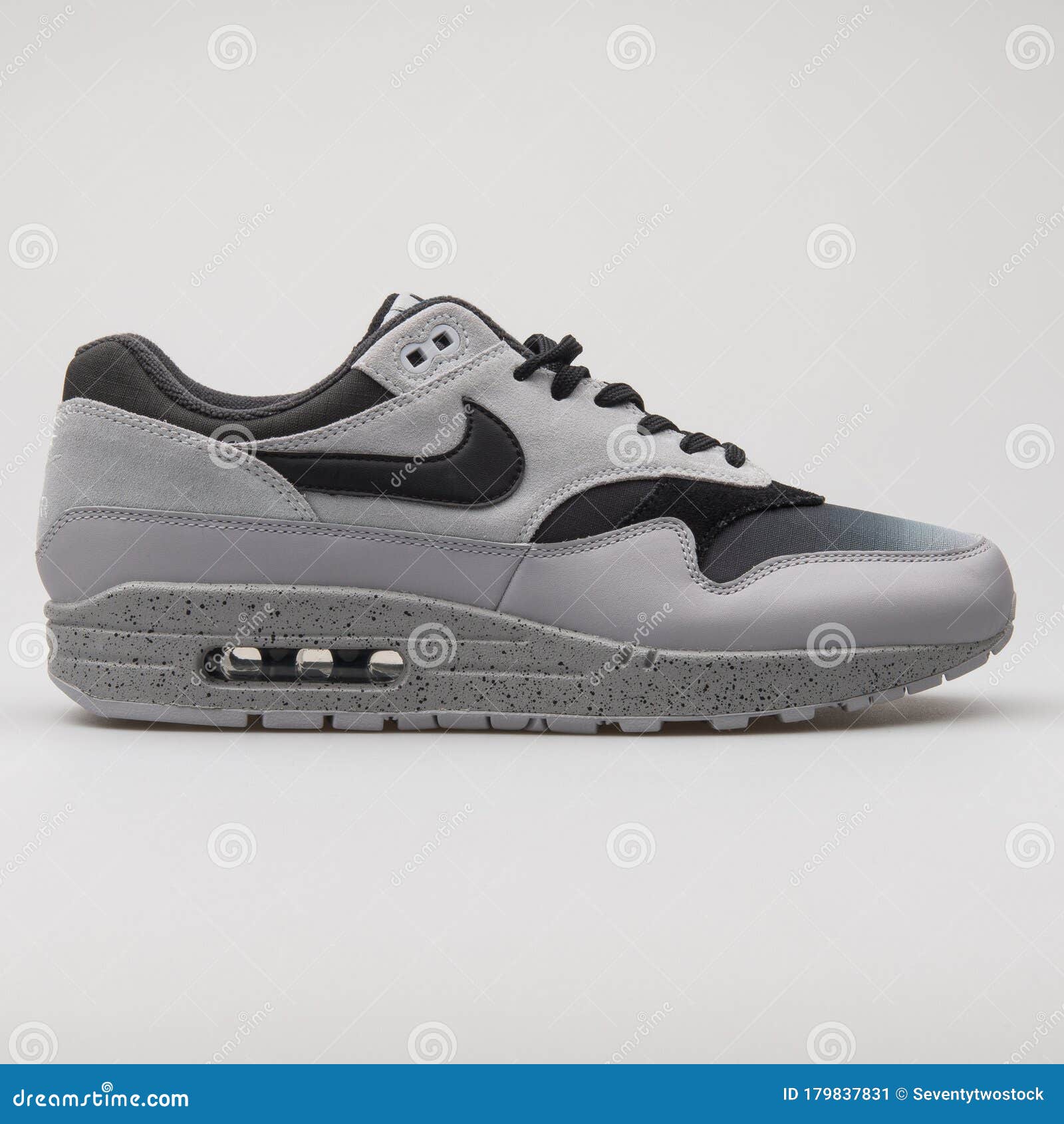 tomar el pelo Escarpado gas Nike Air Max 1 Premium Grey and Black Sneaker Editorial Photo - Image of  shoe, background: 179837831