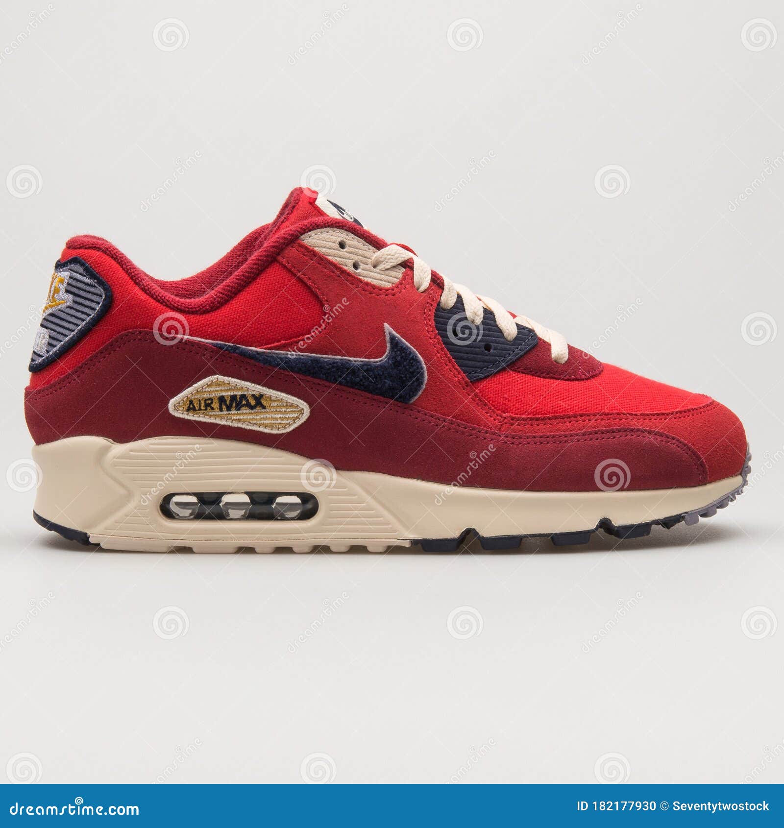 Nike Air Max Premium Suede Vela Roja Y Violeta Imagen - Imagen de vida, manera: 182177930