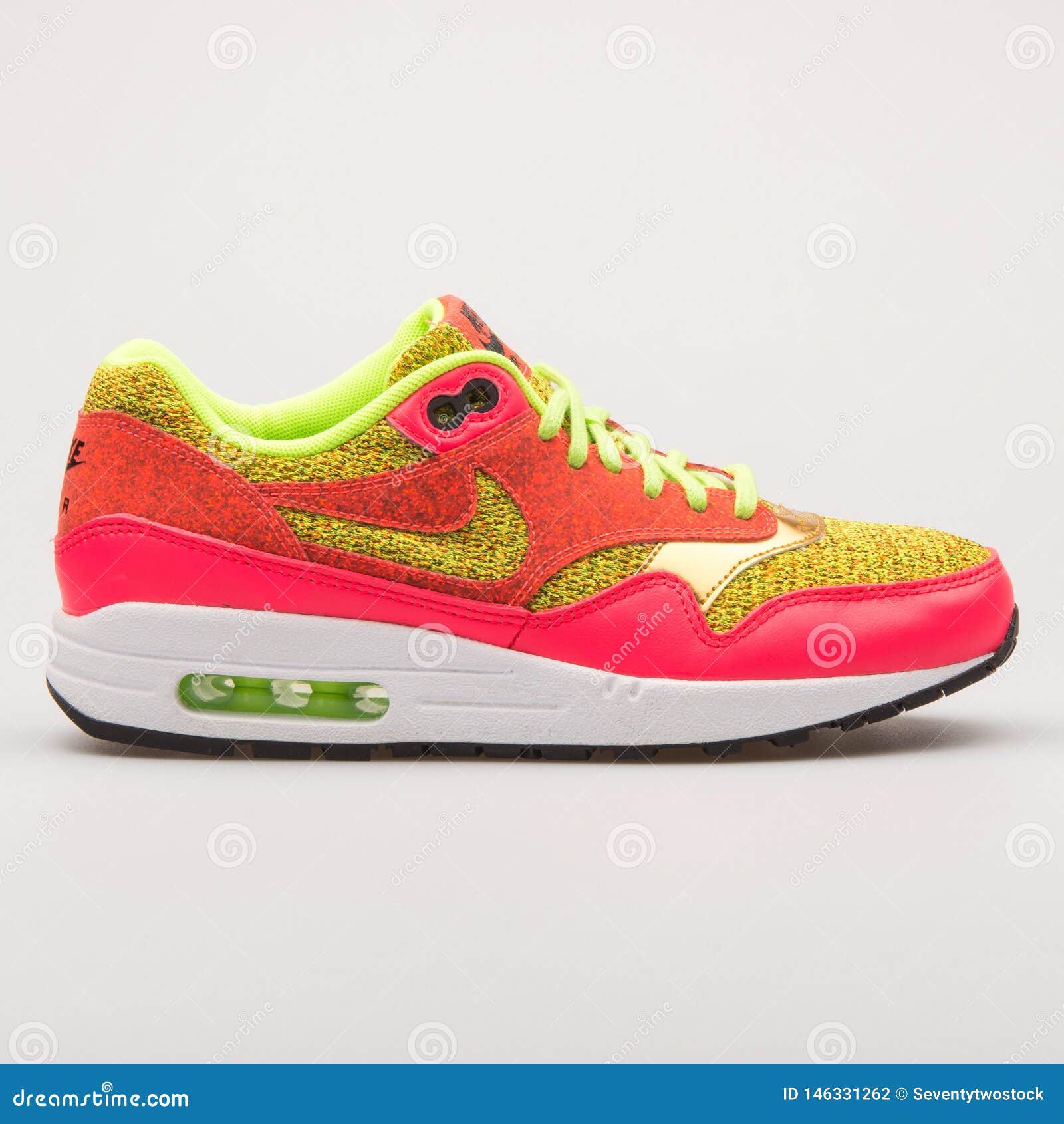 Nike Air Max 1 SE Green and Pink Sneaker Editorial Photography - Image of colour, green: 146331262