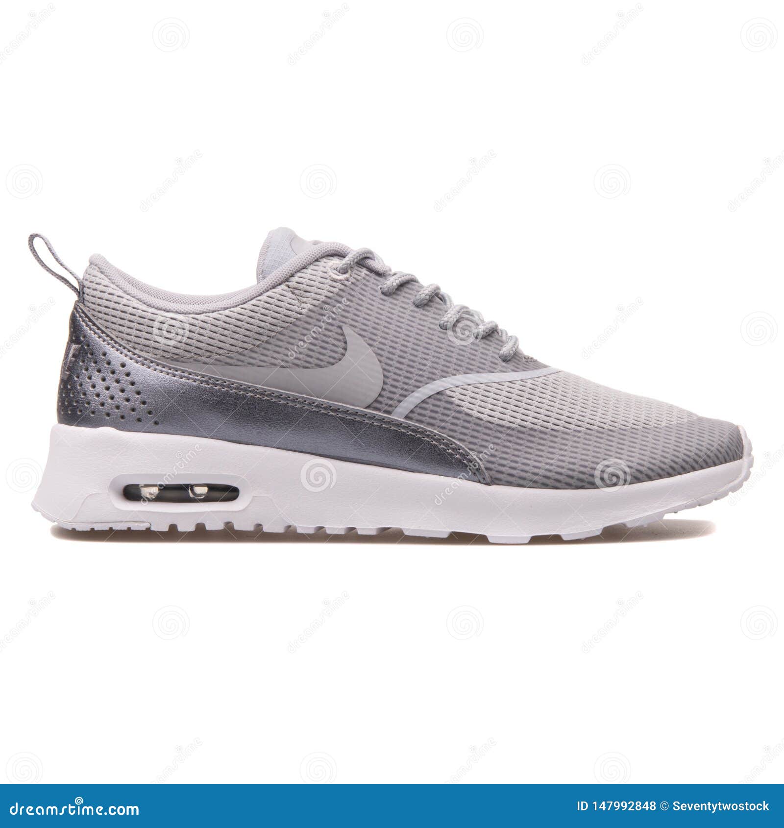 Formulering gewoontjes Diversiteit Nike Air Max Thea TXT Metallic Grey Sneaker Editorial Stock Photo - Image  of background, colour: 147992848