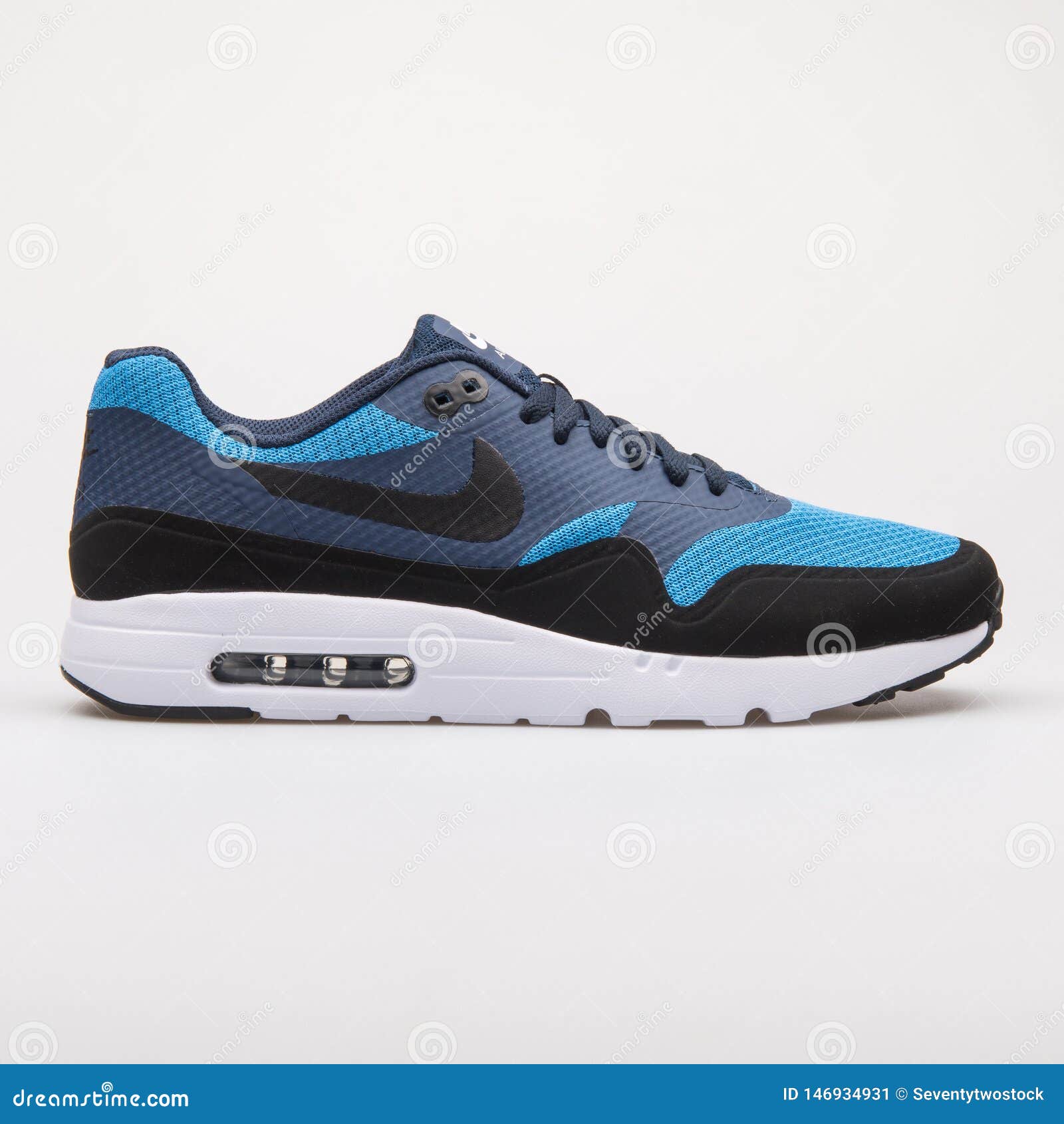 Continental Blind Frail Nike Air Max 1 Ultra Essential Black, Blue and Obsidian Sneaker Editorial  Photo - Image of color, equipment: 146934931