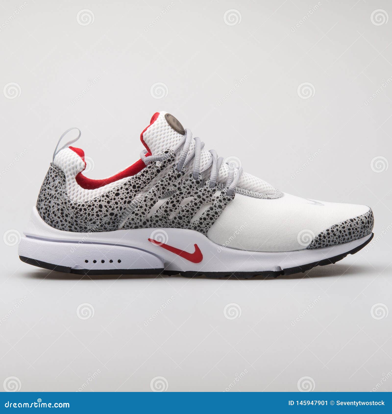 Nike Air Presto Zapatilla De Deporte Blanca, Negra Y Roja De QS editorial - Imagen de zapatos, rojo: 145947901