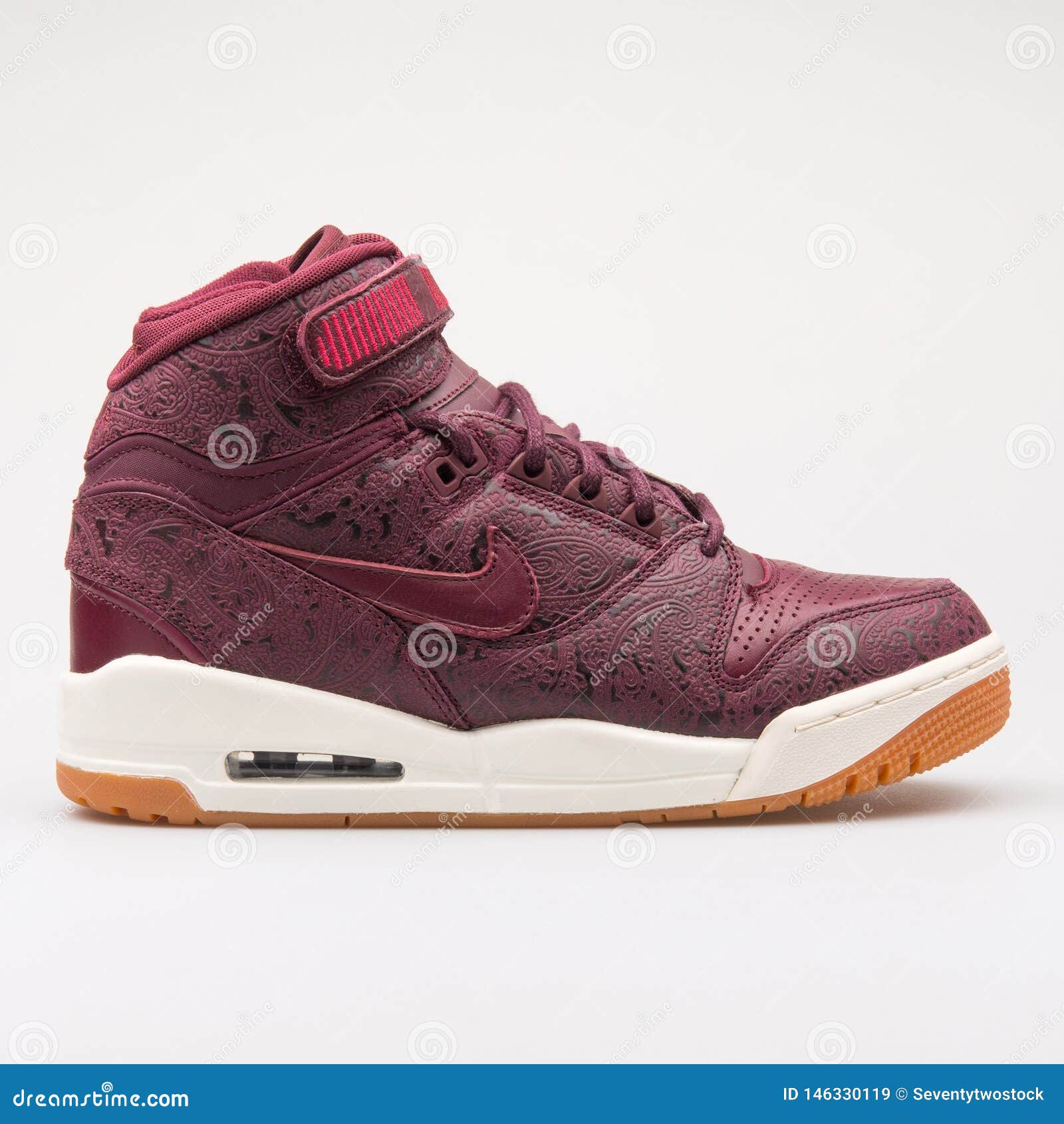 Nike Air Revolution Premium ESS Bordeaux Sneaker Editorial Stock Image -  Image of background, activity: 146330119