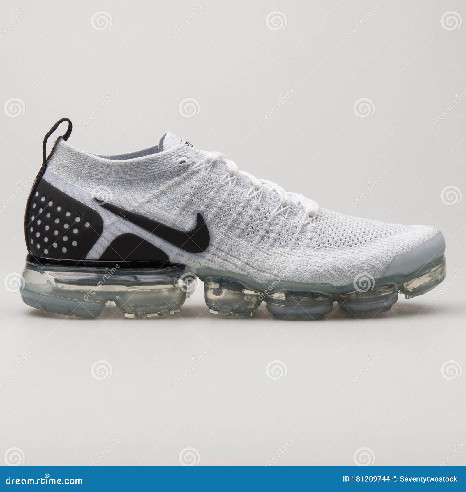 Nike Air Vapormax Flyknit 2 White and Black Sneaker Editorial Stock Image -  Image of kicks, background: 181209744