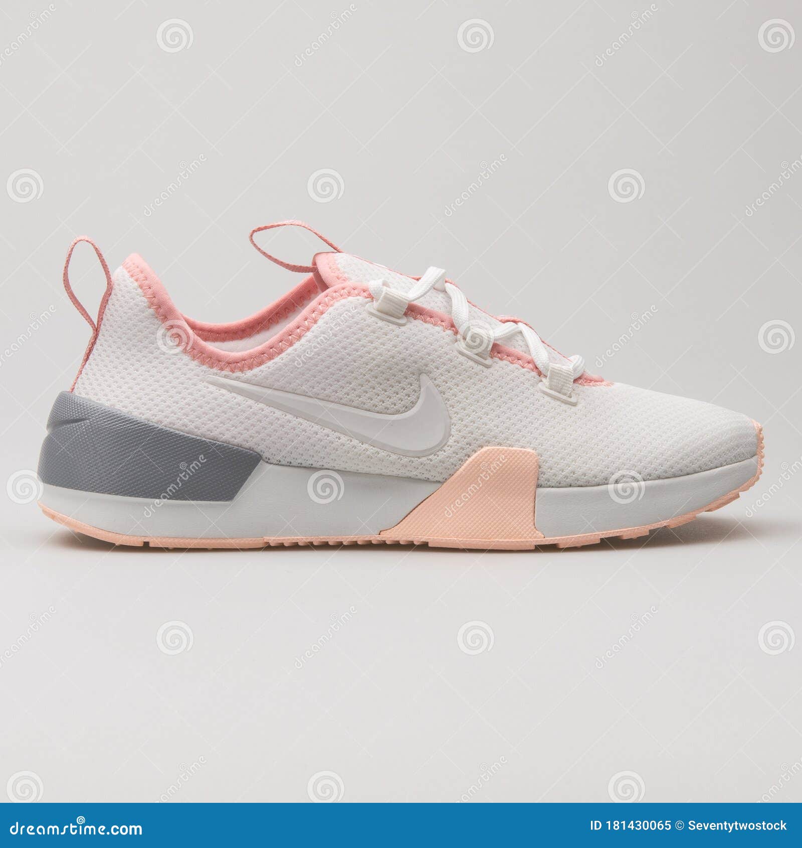 Dormitorio operación postura Nike Ashin Modern White and Pink Sneaker Editorial Image - Image of shoe,  footwear: 181430065