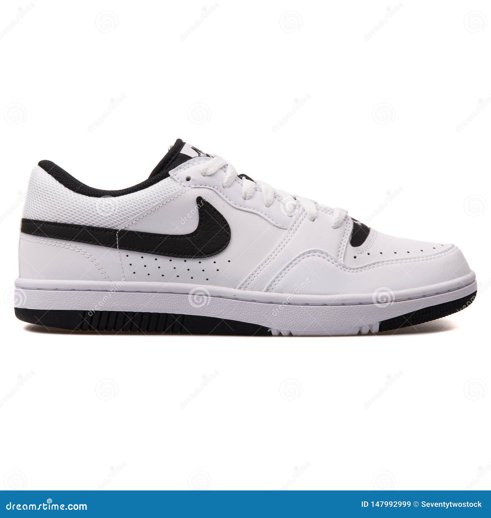 Descodificar Controlar paso Nike Court Force Low White and Black Sneaker Editorial Stock Image - Image  of fitness, equipment: 147992999