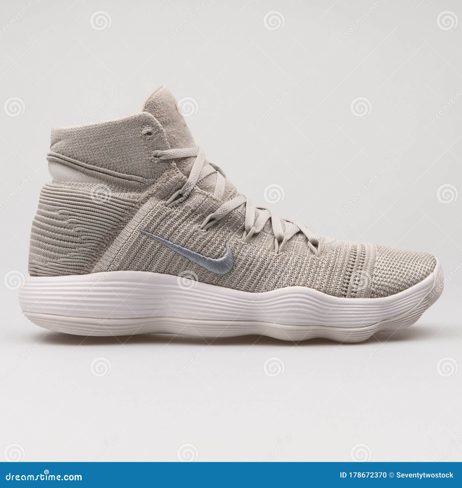 active nike hyperdunk