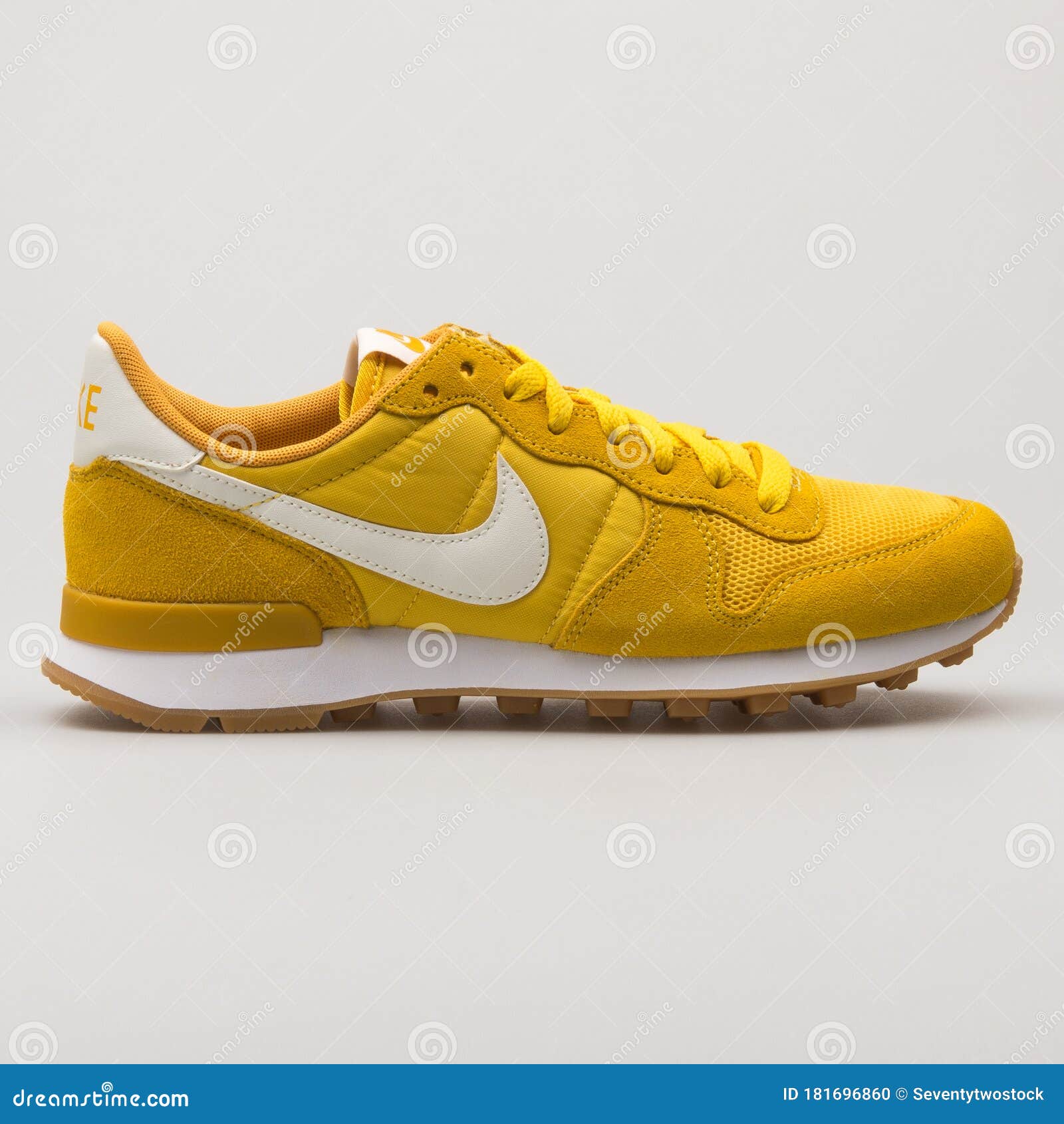 Analítico Actor Contribución Nike Internacionalista Zapatillas Amarillas Y Blancas Imagen editorial -  Imagen de deportes, color: 181696860