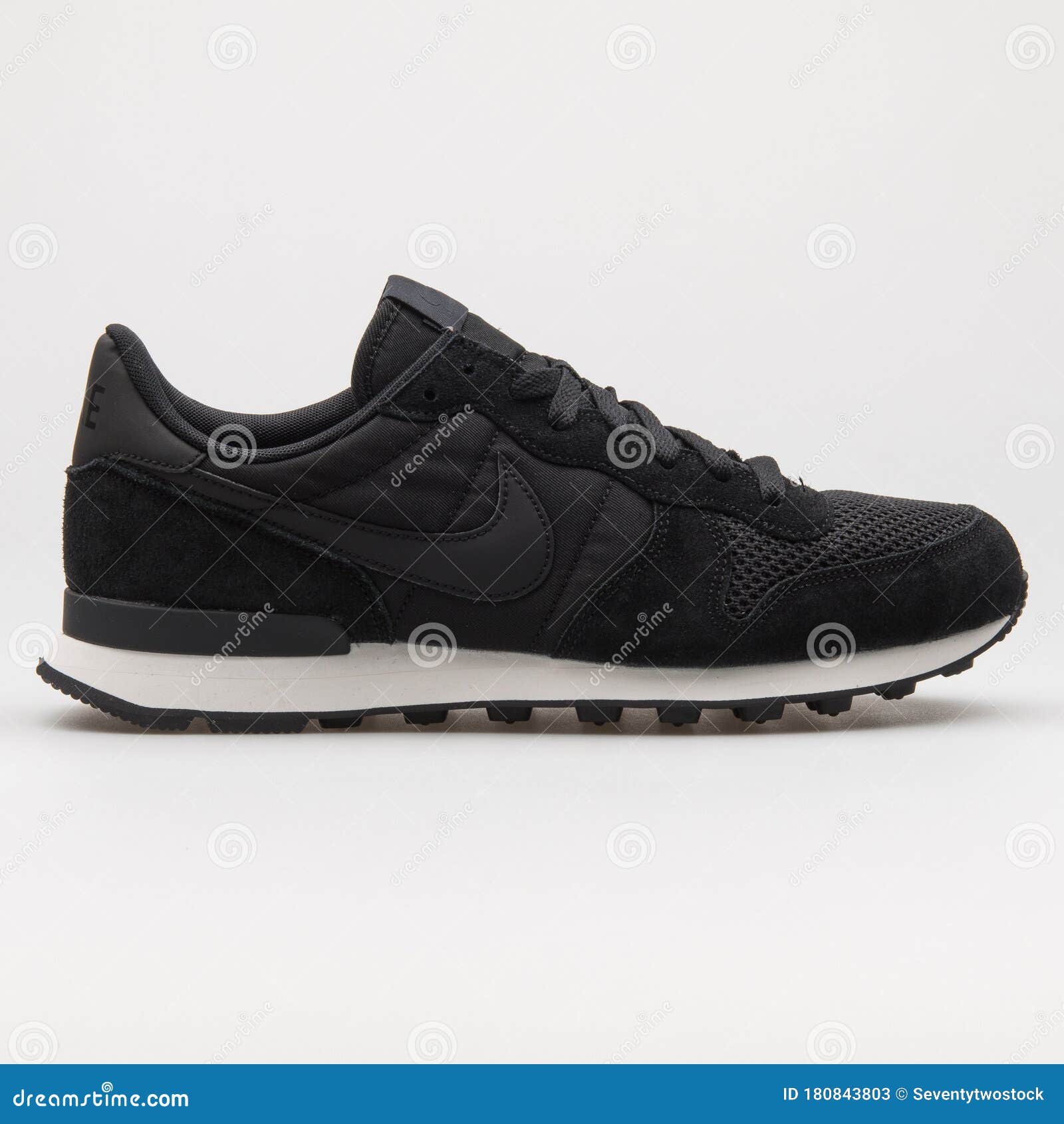 sneaker internationalist