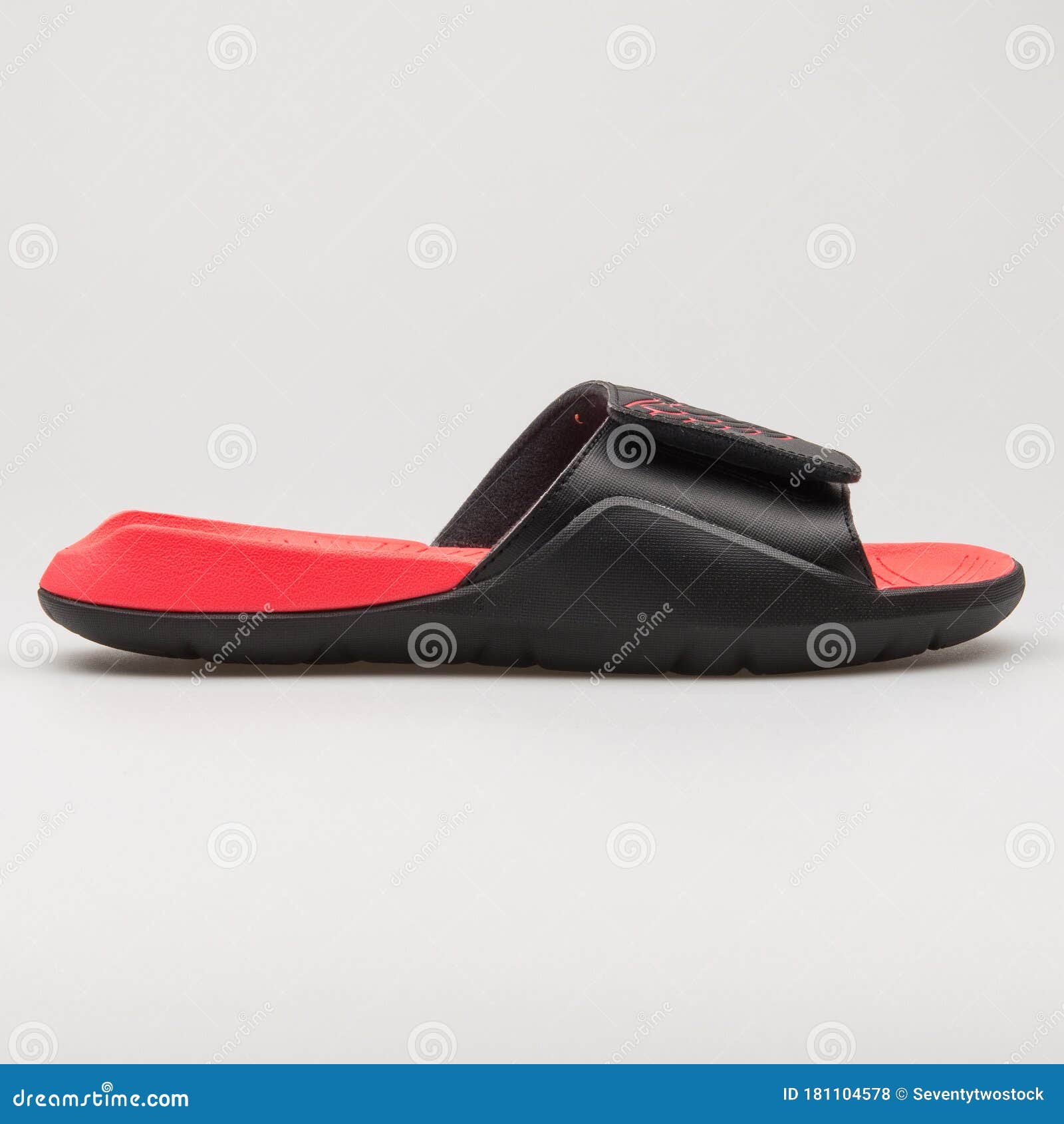 derrochador Parche País de origen Nike Jordan Hydro 7 Sandalias Negras Y Rojas Foto de archivo editorial -  Imagen de hombres, aislado: 181104578