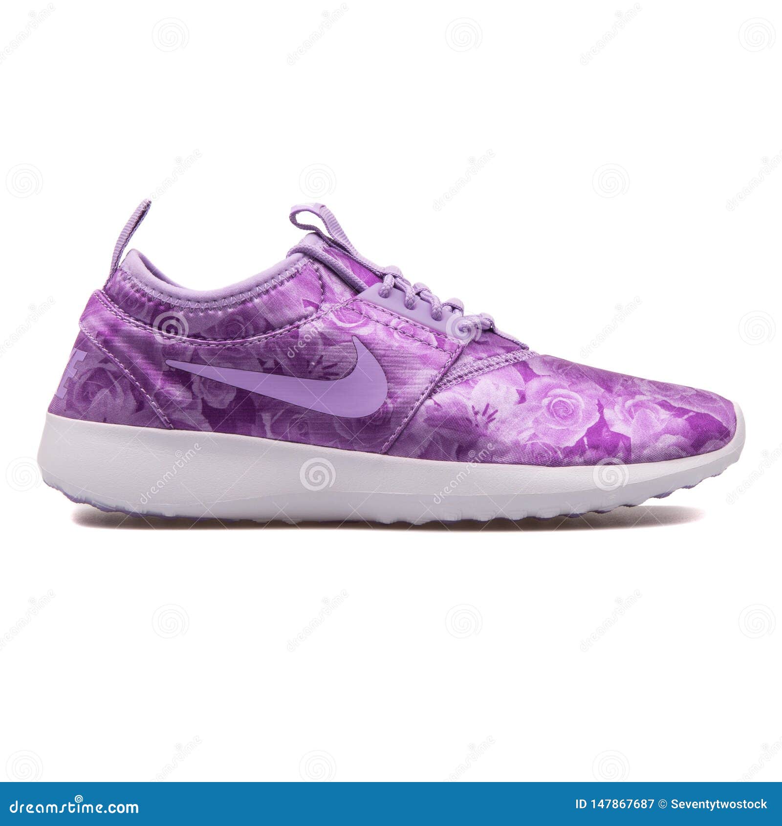 Donau robot gevangenis Nike Juvenate Flowers Print Lilac and White Sneaker Editorial Photography -  Image of shoe, equipment: 147867687