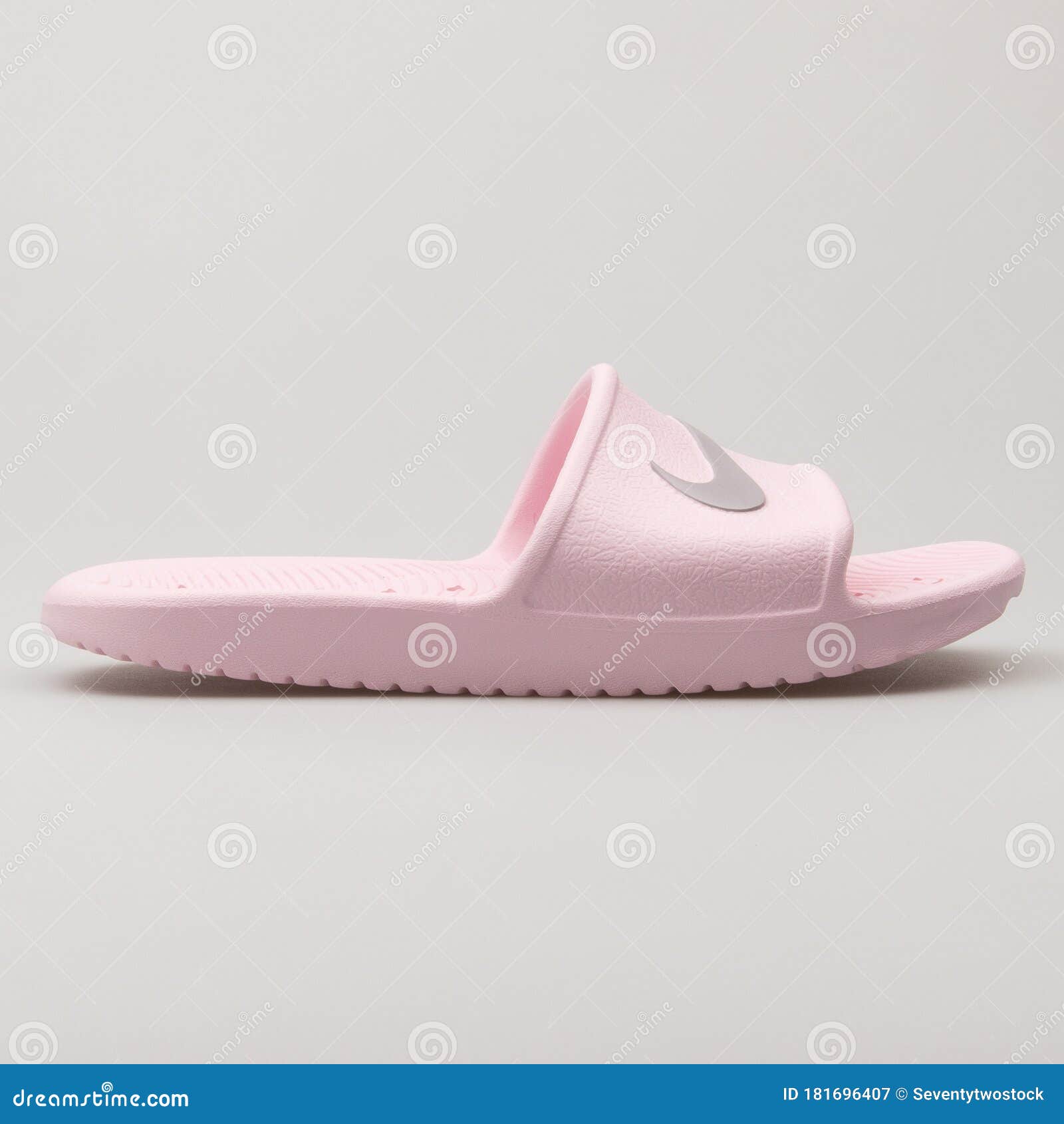 en kreditor Ofre auroch Nike Kawa Shower Pink Sandal Editorial Photography - Image of sandal,  equipment: 181696407