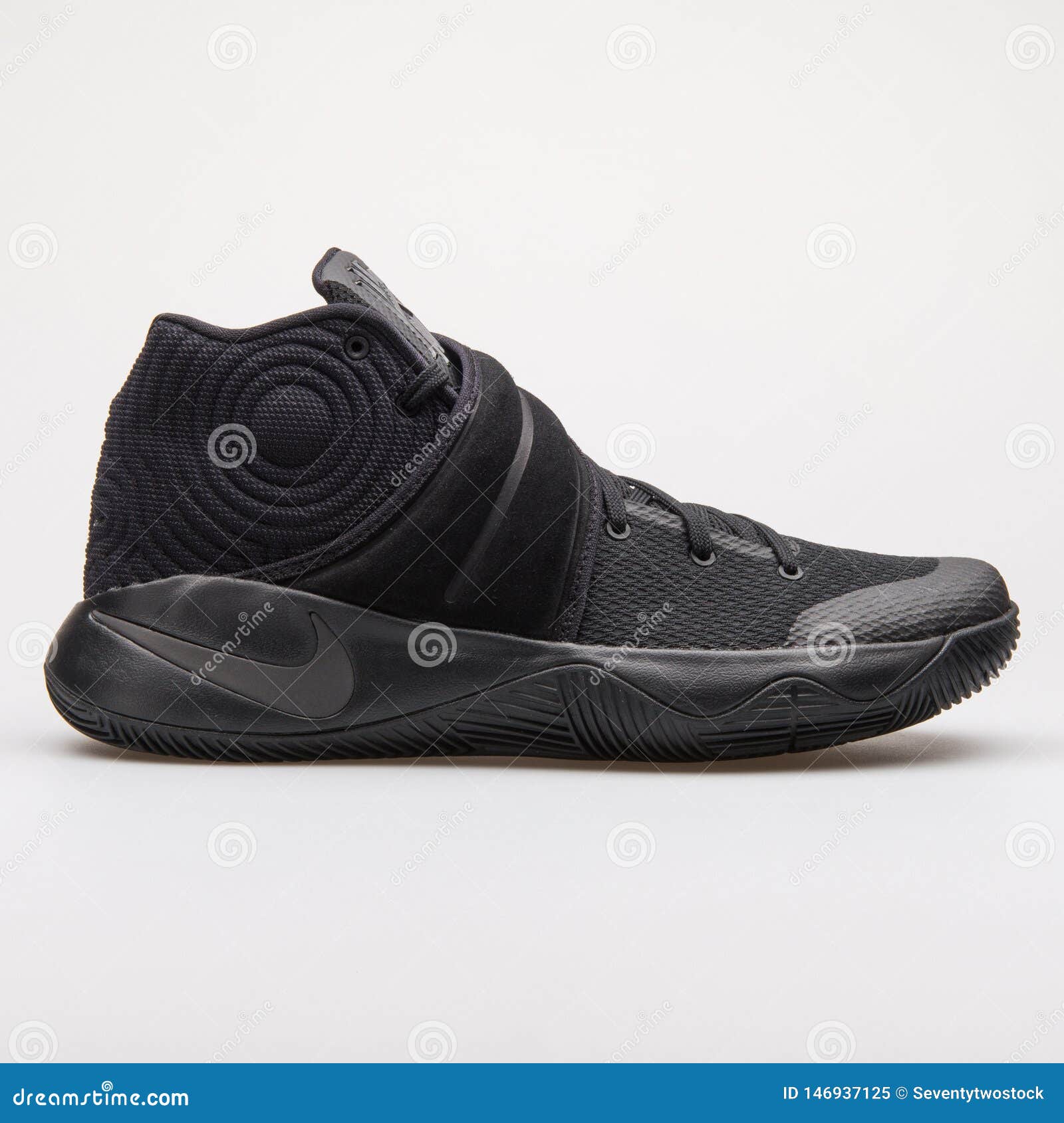 kyrie 2 black and white