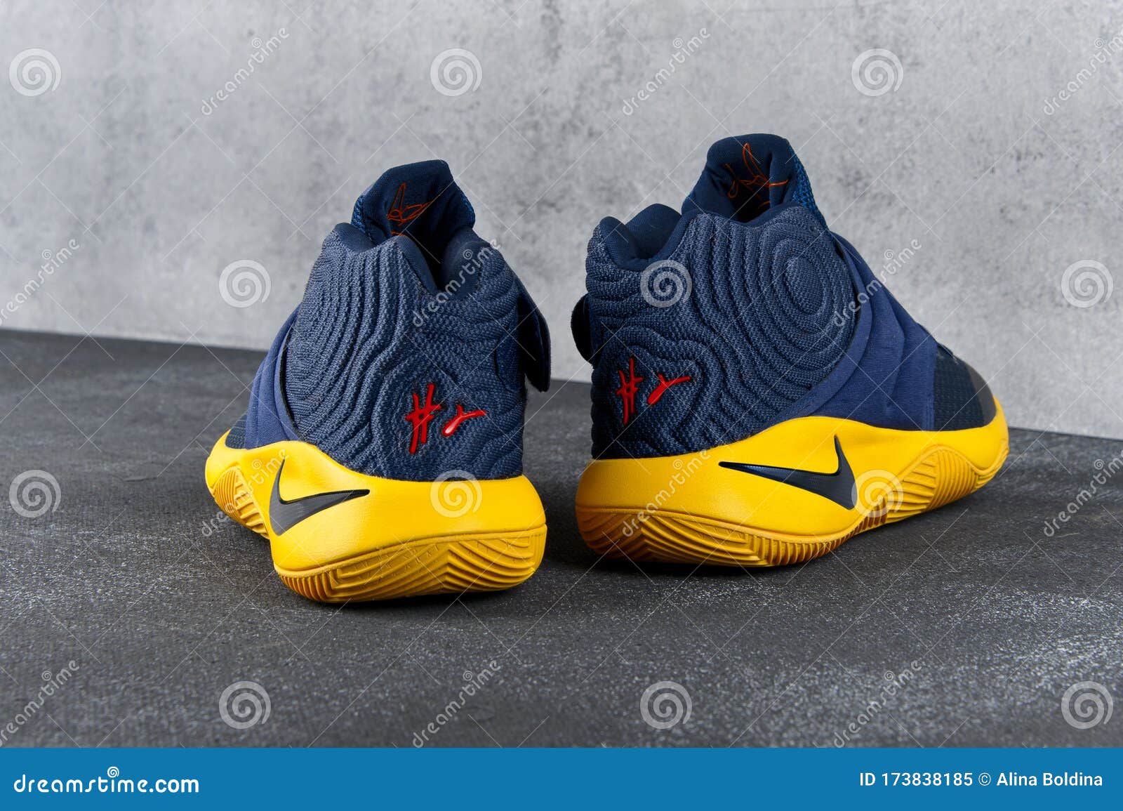 Nike Kyrie 2 Cavs Basketball Sport 