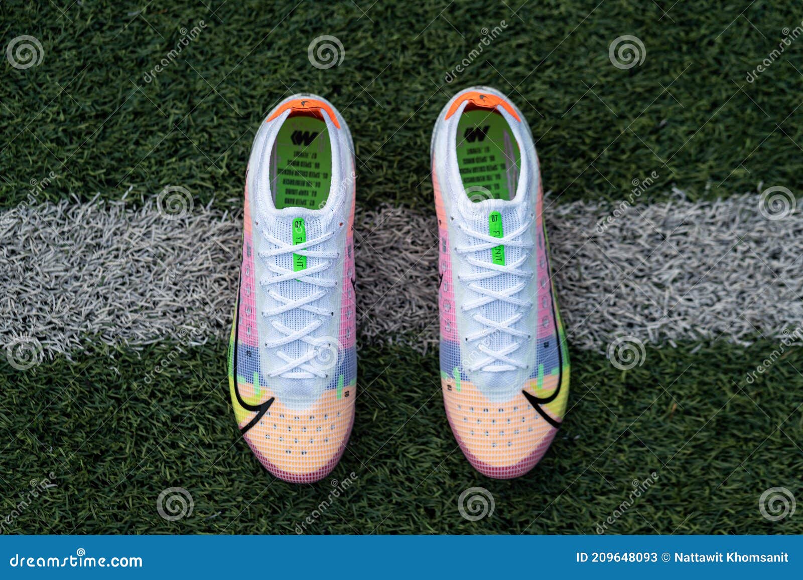 Nike Mercurial Vapor 14 Nuevo Zapato De Futbol Nike. Foto de archivo  editorial - Imagen de lanzamiento, calzado: 209648093