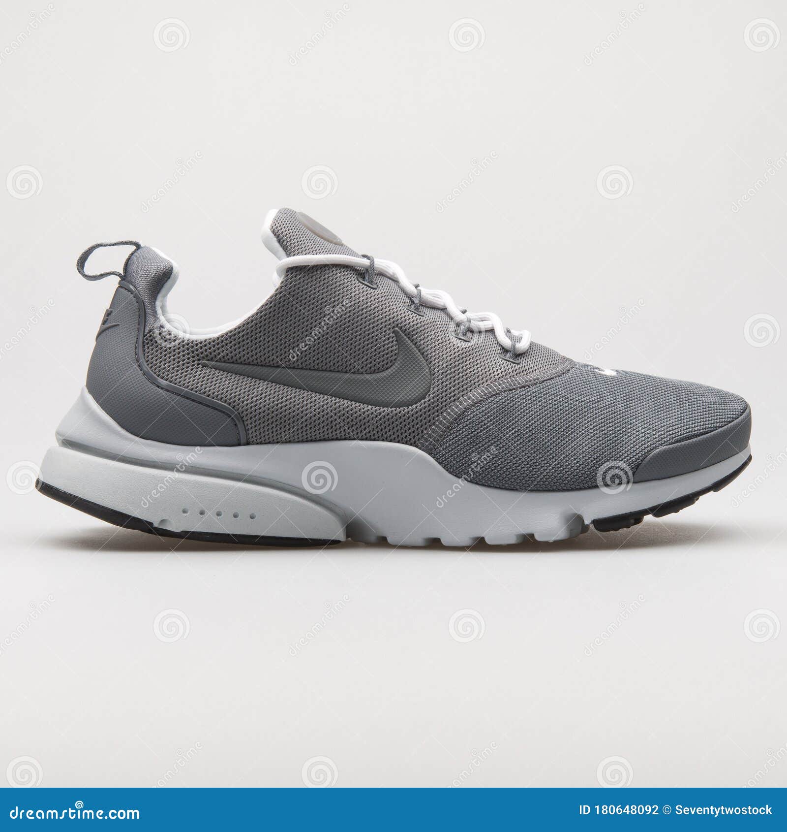 Nike Presto Fly Sneaker Gris editorial - Imagen cordones: 180648092