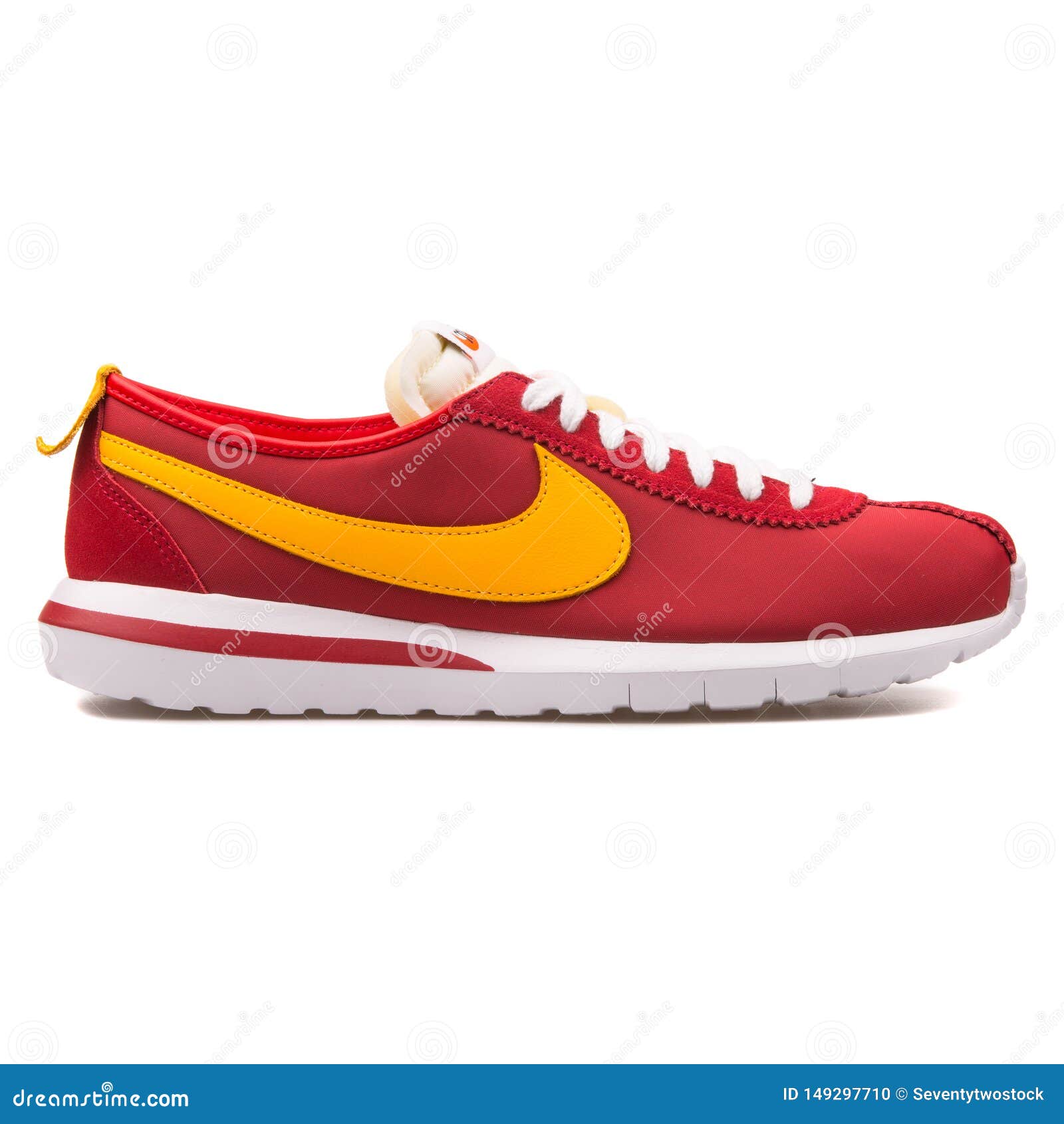 Nike Roshe Cortez De Deporte Roja Y Amarilla Del Nan?metro Imagen editorial - Imagen de calzado, retroceder: 149297710