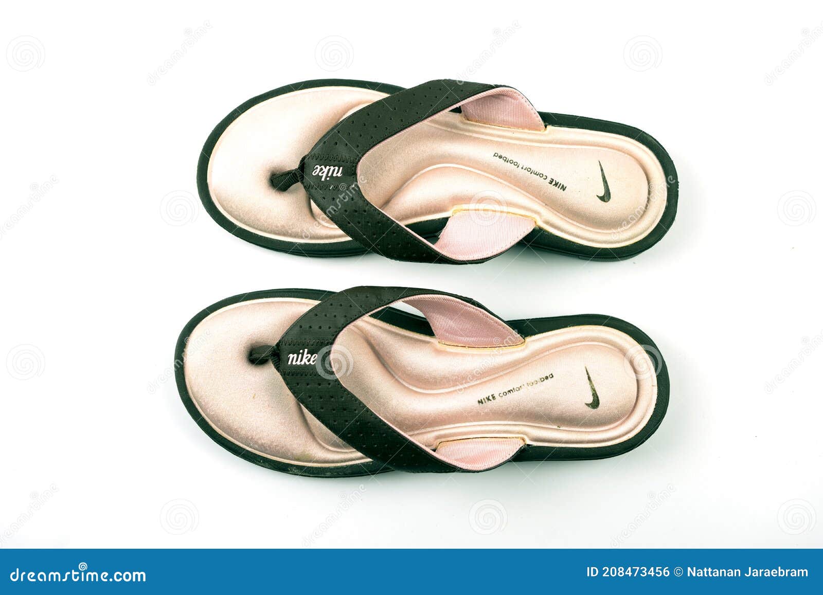 Nike Sandales Confort Belles Couleurs Sont Utilisées Chaussures Photo  éditorial - Image du pourpré, hommes: 208473456