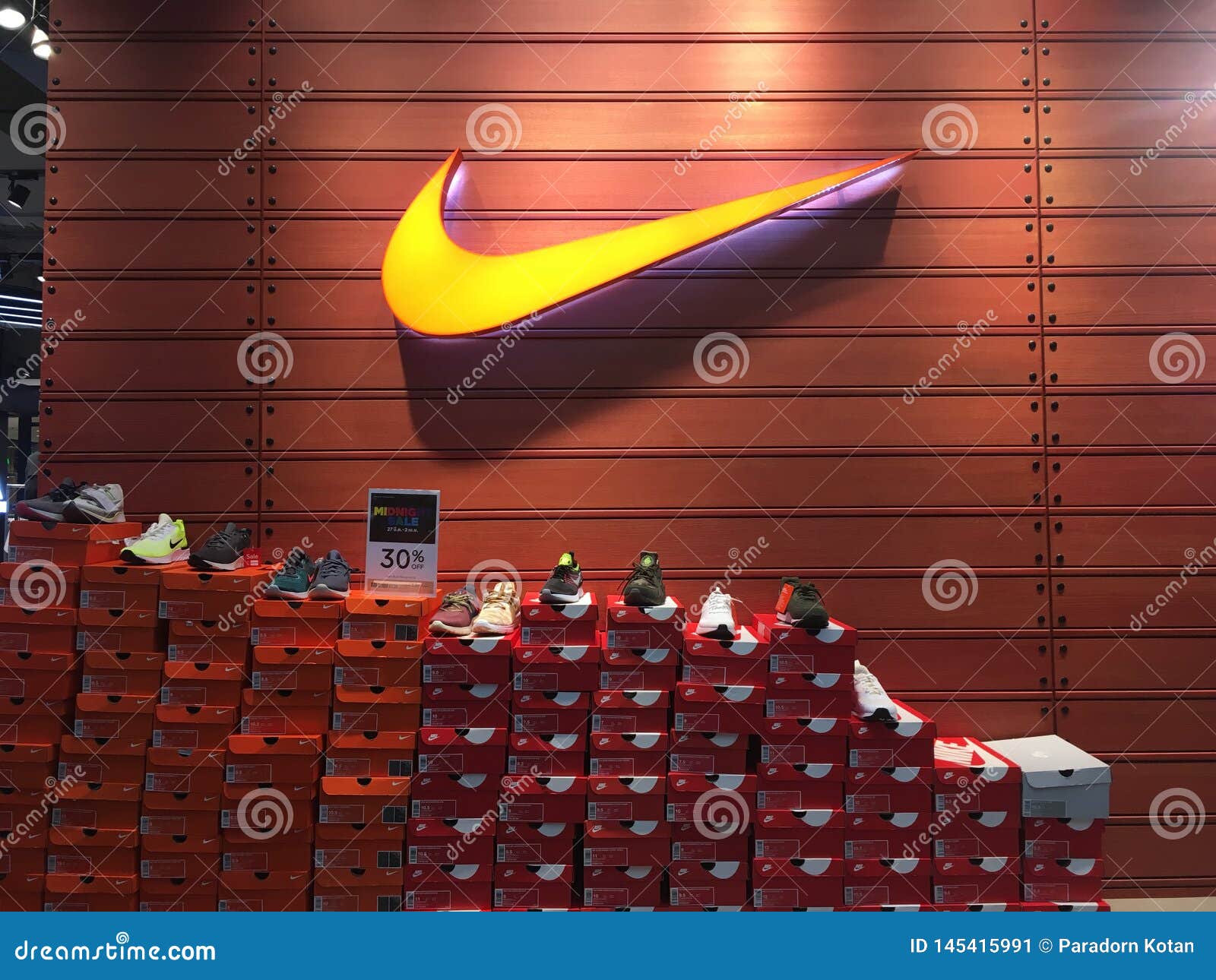 nike discount shop