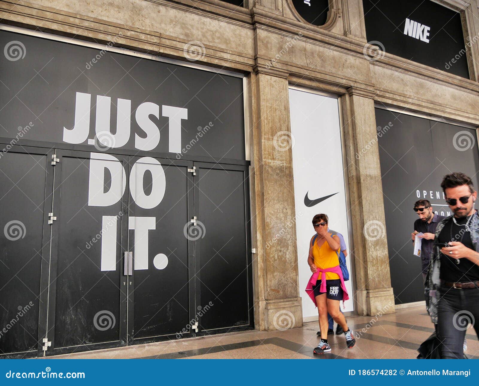 nike sport shop