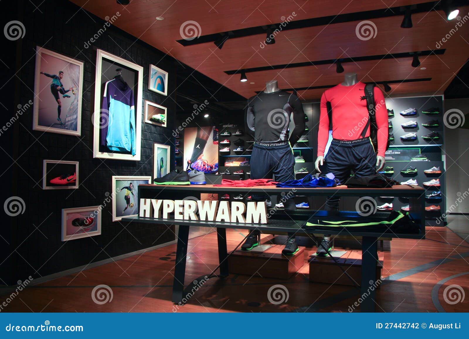 paris nike store