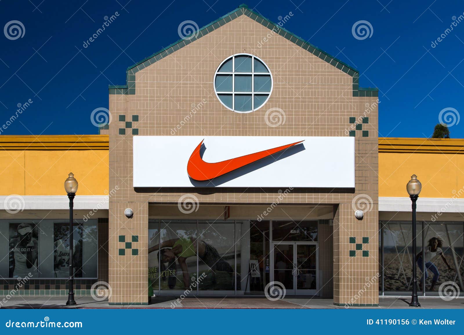 nike store ca