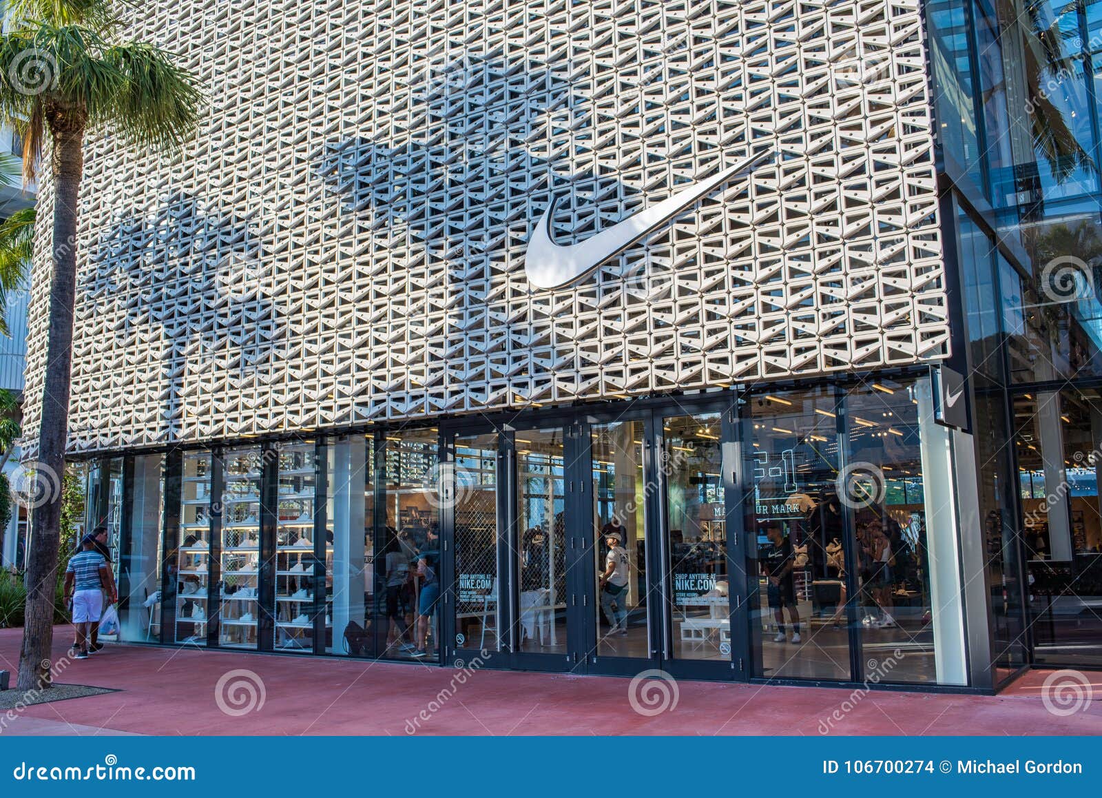 Nike store in Miami Beach editorial stock image. Image of 106700274