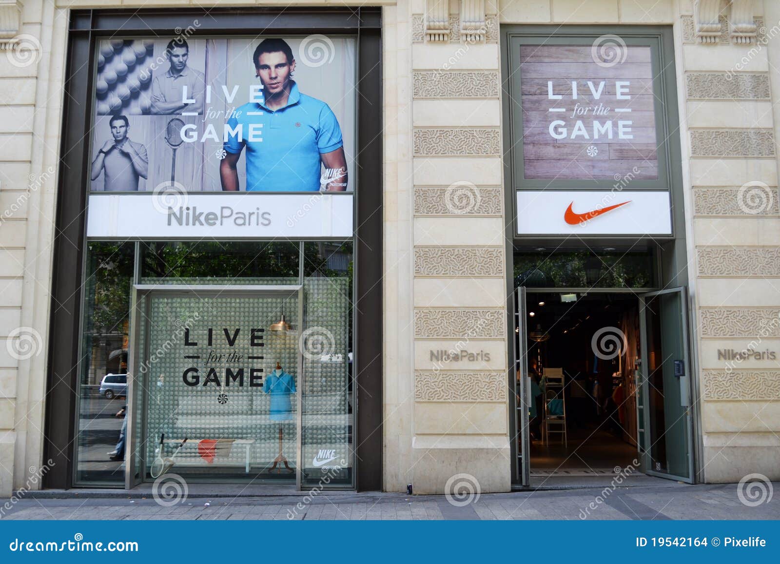 nike store champs elysees