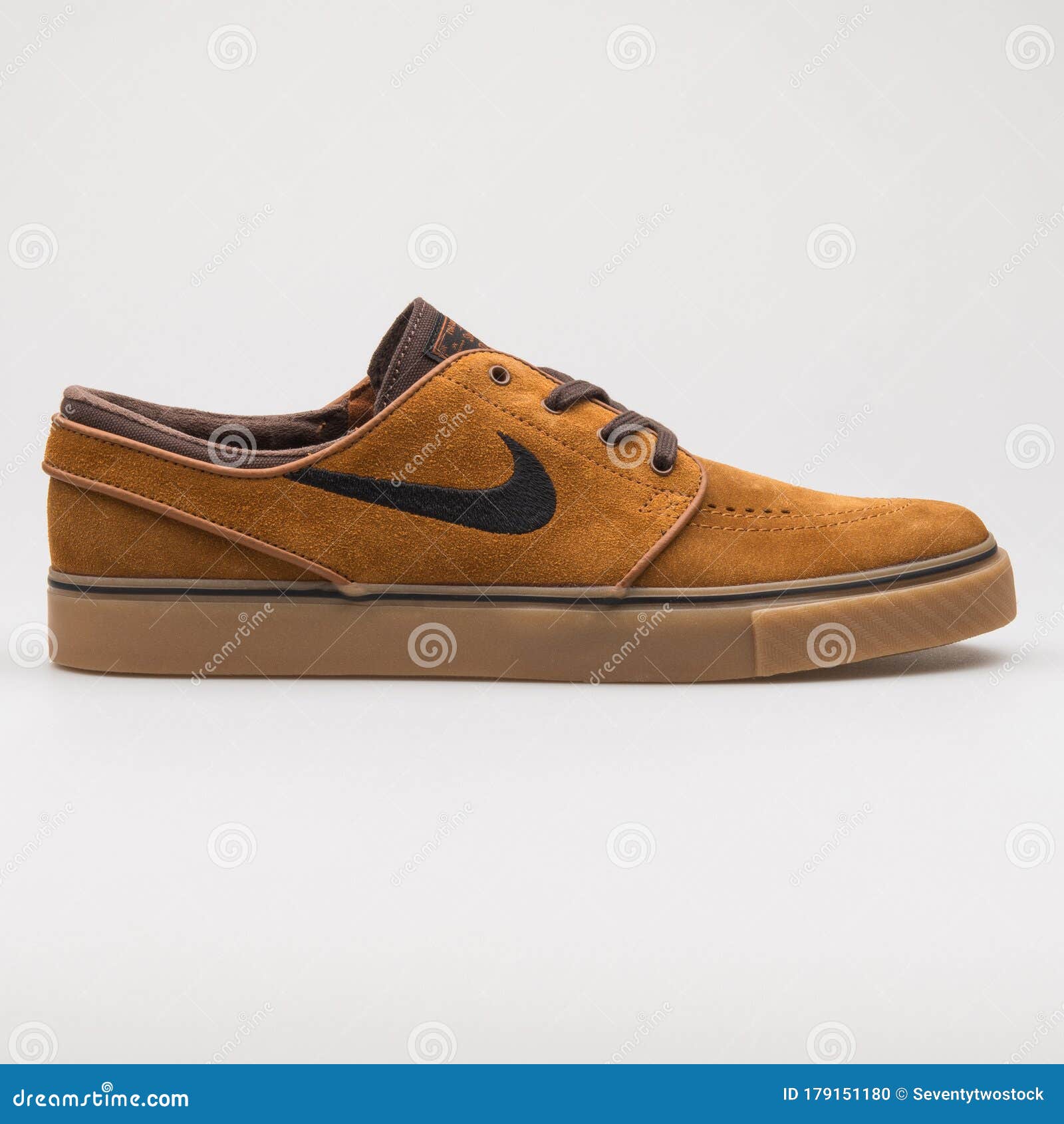 Nike Zoom Stefan Khaki Y Zapatillas Imagen editorial - Imagen de negro, aislado: 179151180