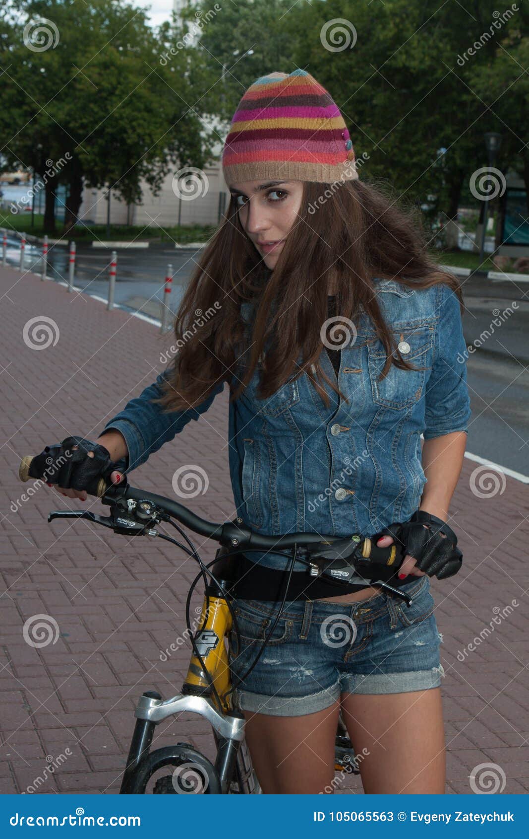 NIZHNIY NOVGOROD, RUSSIA - JULY 21, 2012: Attractive Girl Woman Dressed ...