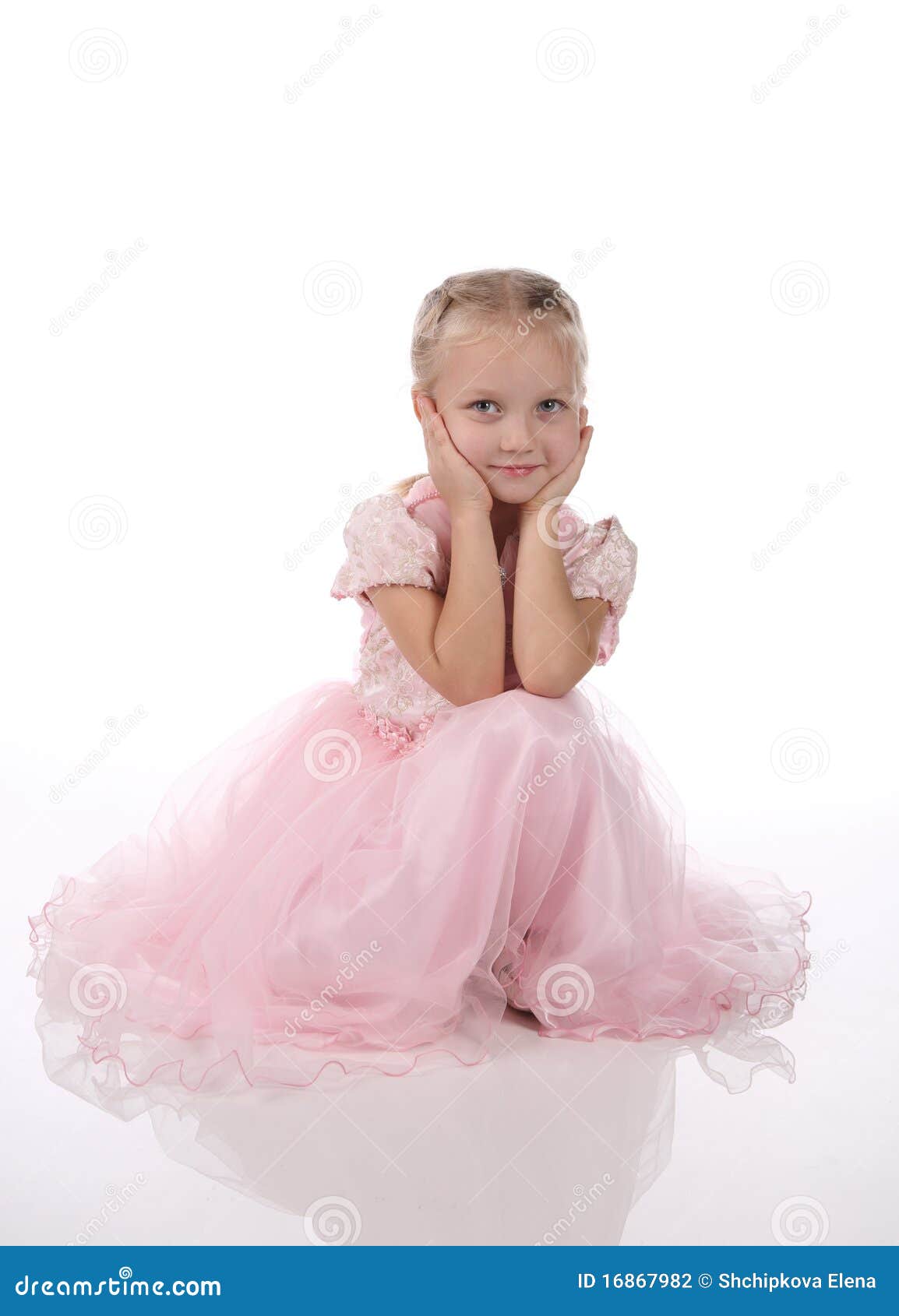 Niña En Una Alineada Elegante Rosada Foto De Archivo Imagen De Poco