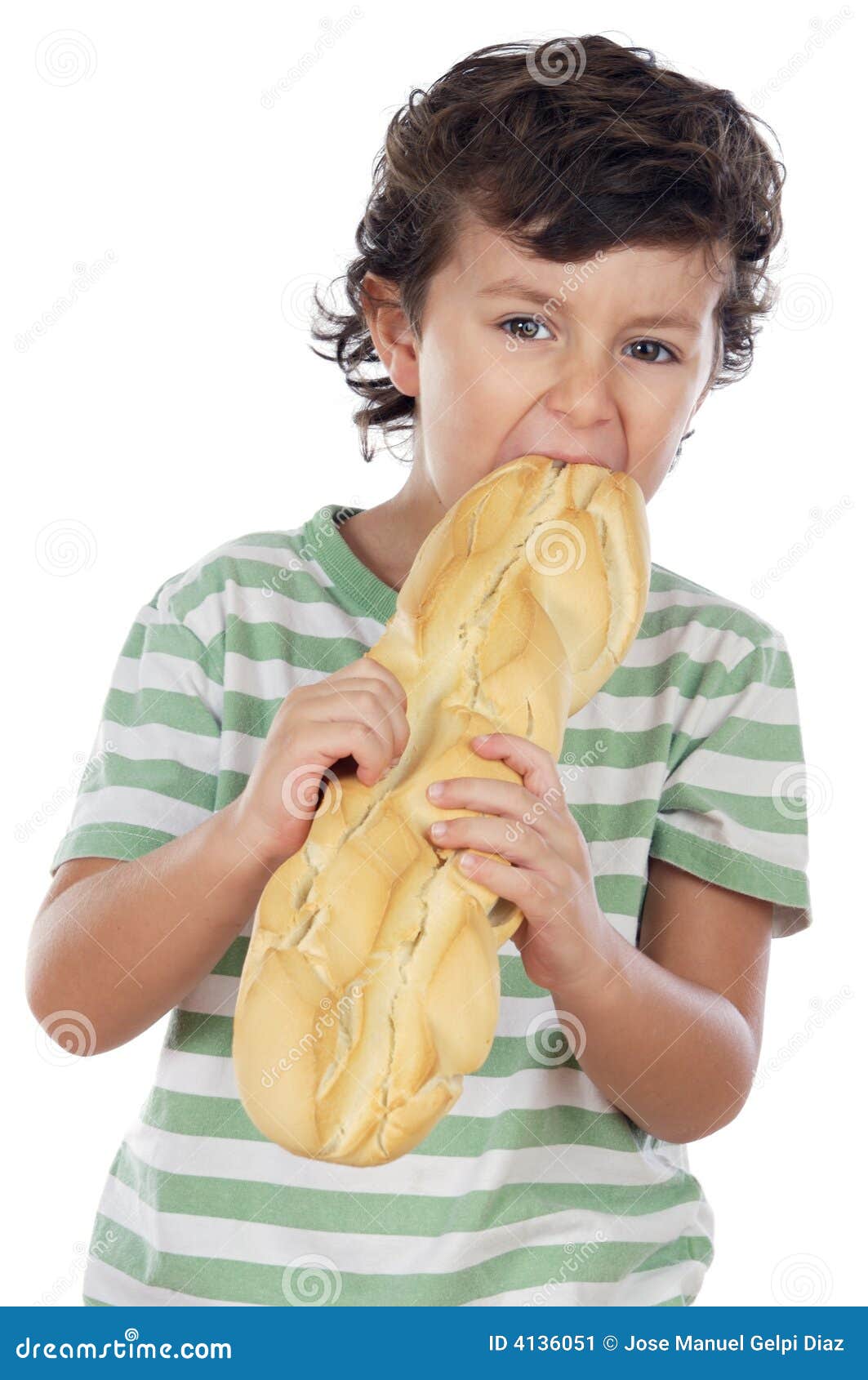 Niño que come el pan imagen de archivo. Imagen de grano 4136051