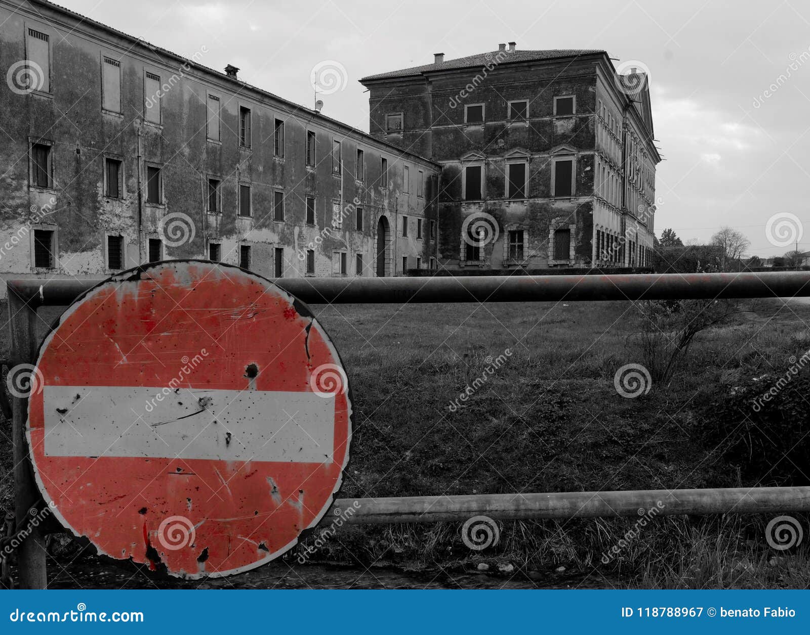 no access. villa canossa.