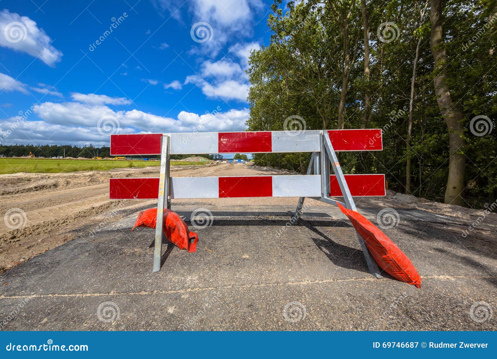 roadblock sign