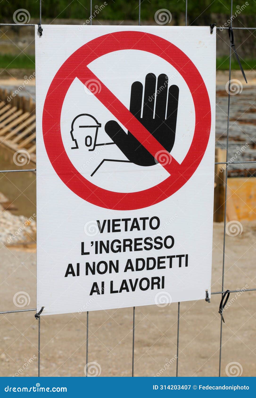 no trespassing sign in italian language outside an construction site in italy