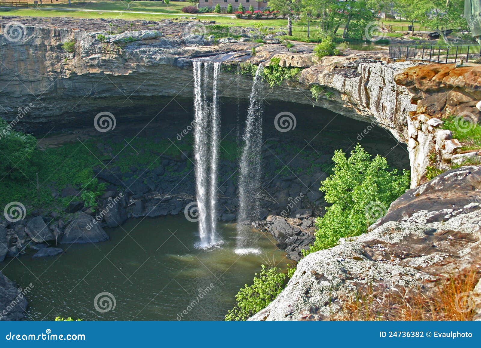 Noccalula Falls (horizontal) Stock Photo Image of falls, splash 24736382