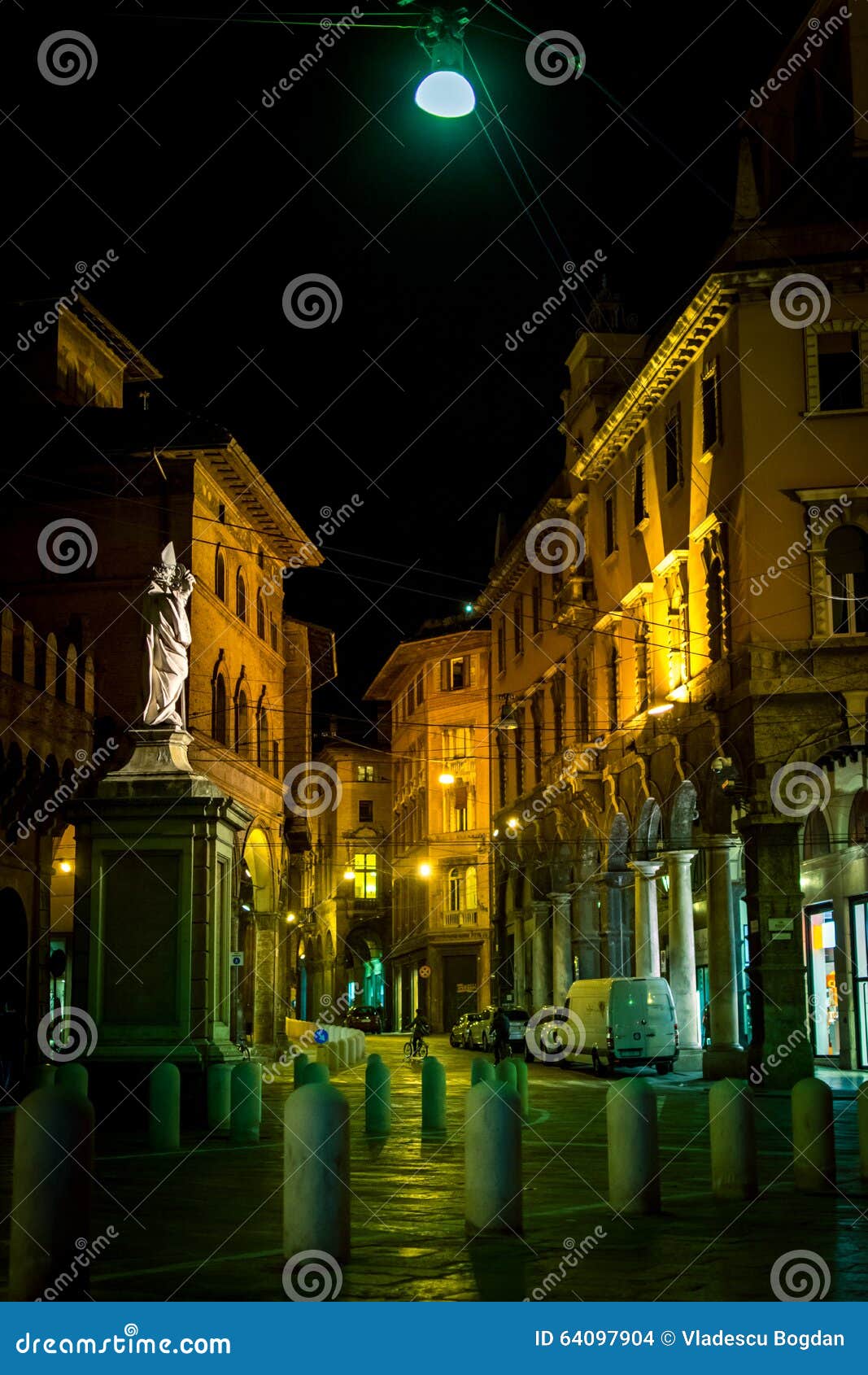 Noche de Bolonia, Italia imagen de archivo editorial. Imagen de calles