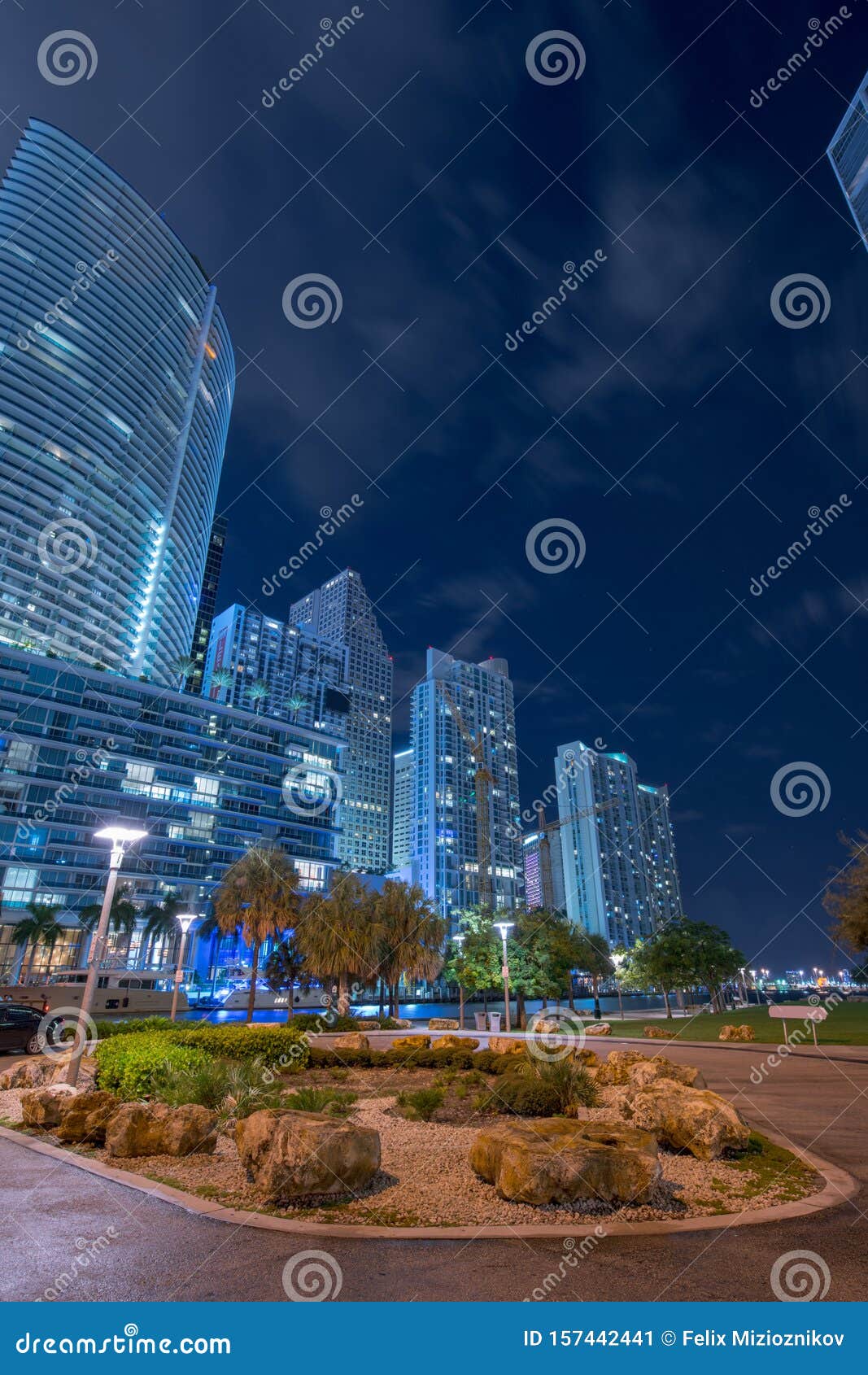 Noche En El Centro De Brickell Miami Park Escena Y Alta Arquitectura