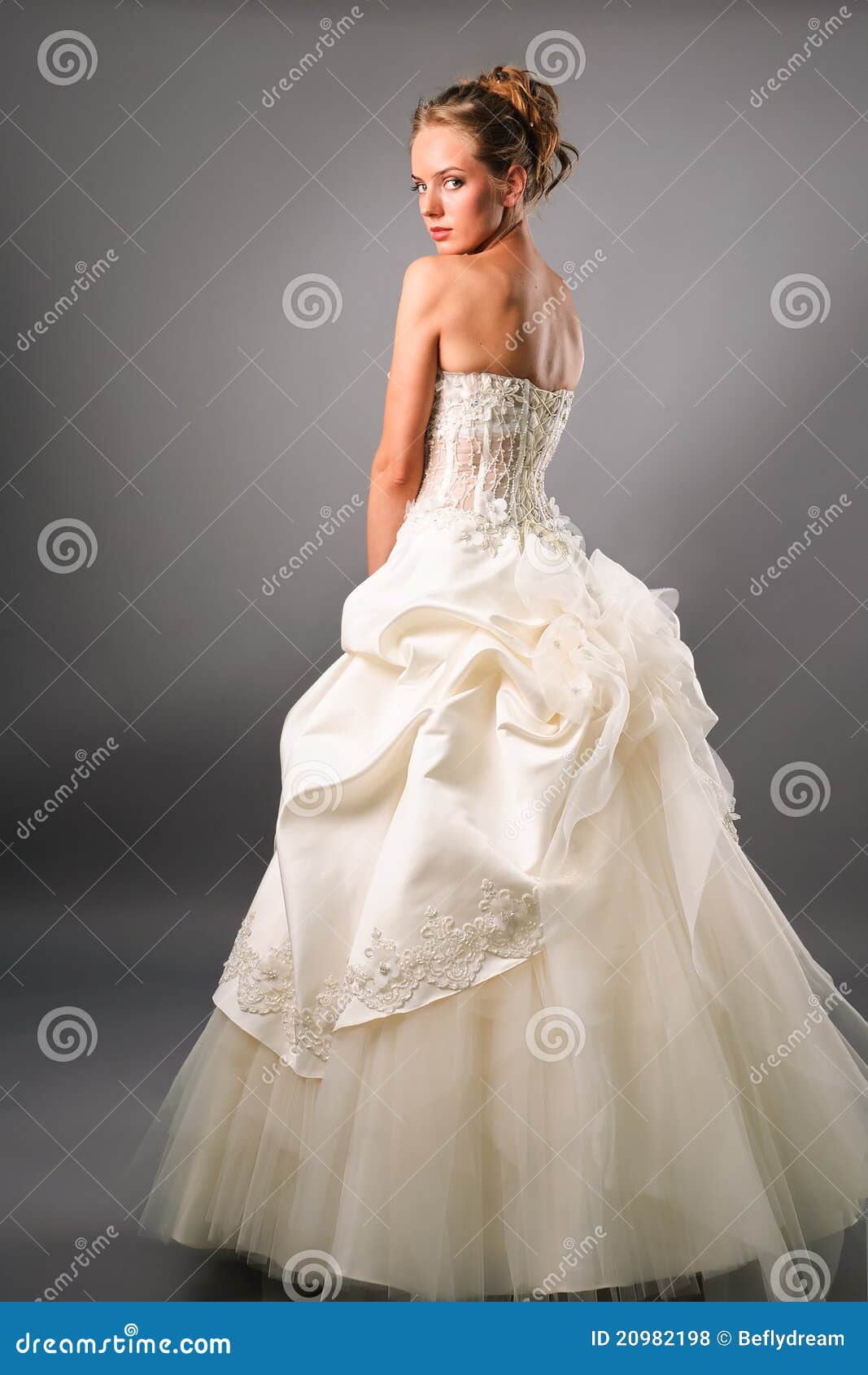 Noli Young Bride Wearing Gorgeous Gown Stock Photo - Image of beautiful ...