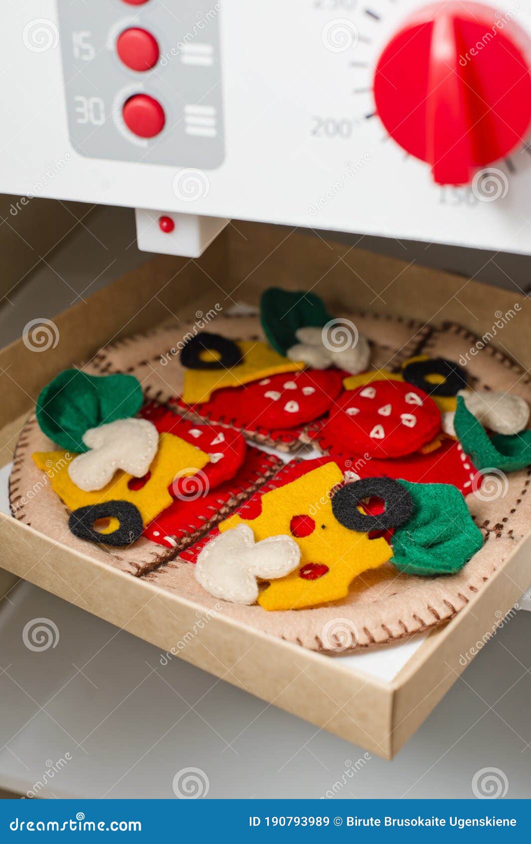 Pizza De Feltro. Brinquedos De Comida Para As Crianças. Imagem de Stock -  Imagem de conceito, feltro: 269341845