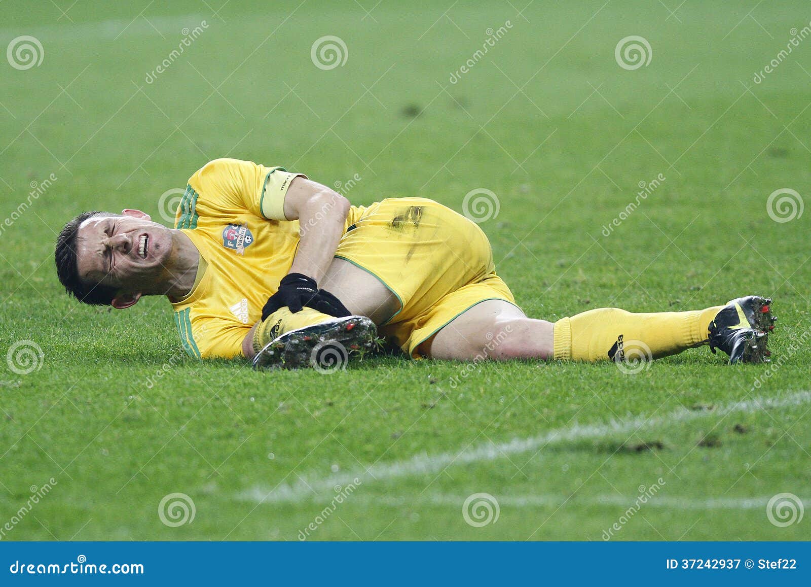 运动员伤病 足球运动员伤病期保险公司支付薪水