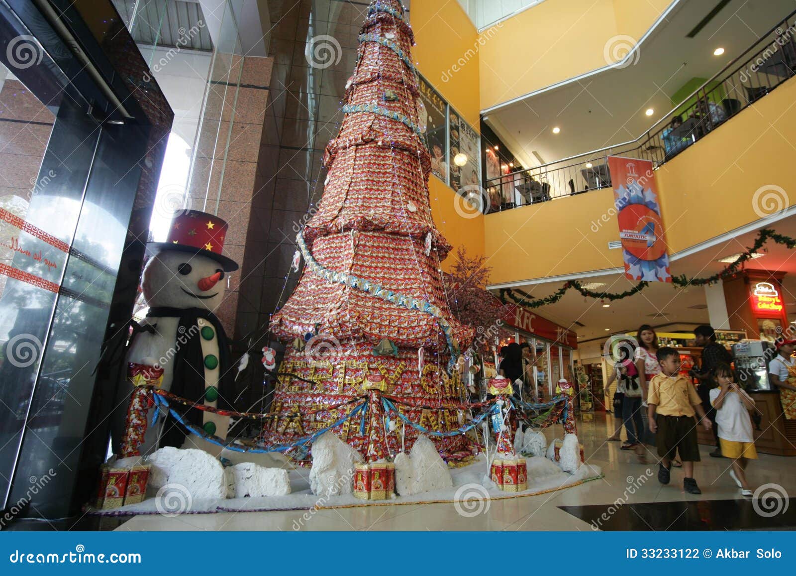 Noodle christmas tree editorial photography. Image of tree 33233122