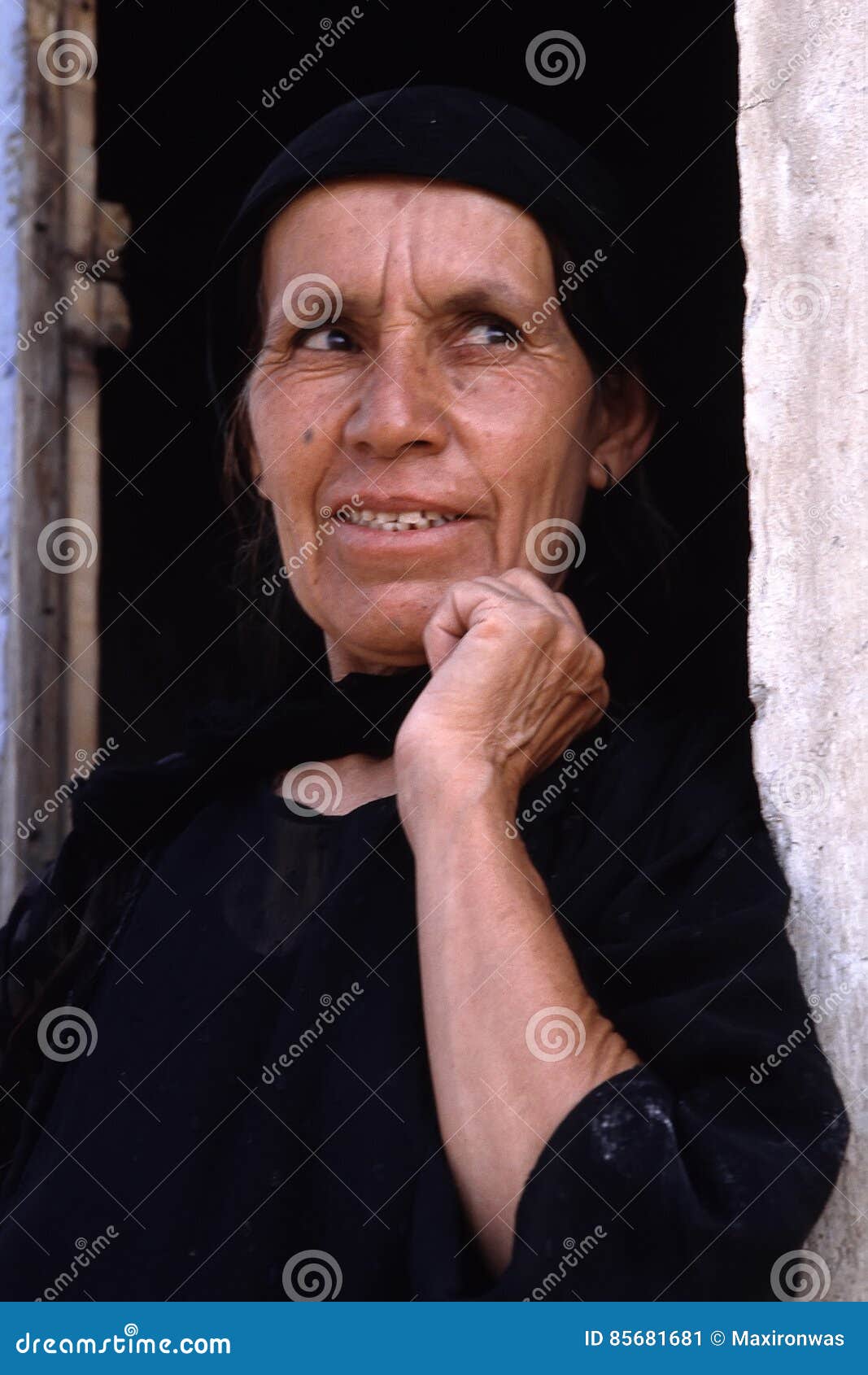 1993 Noord-Irak - Koerdistan - vrouw porrtrait in Arbil