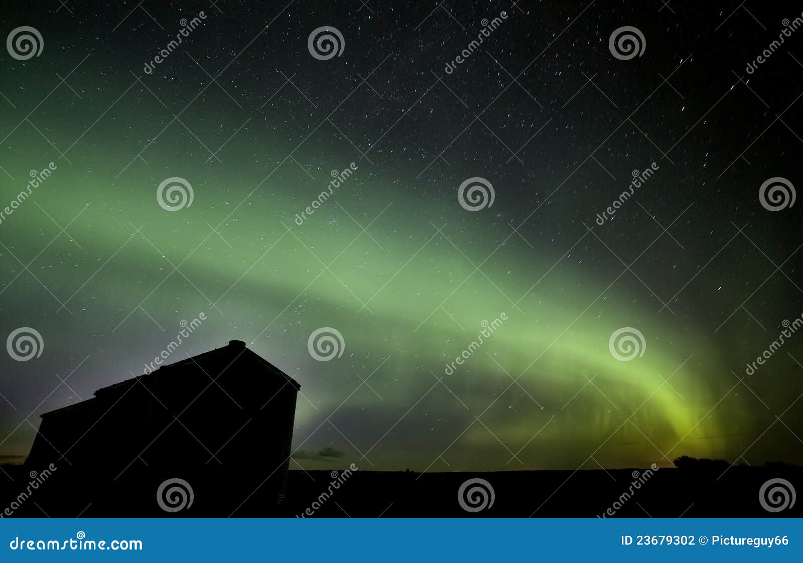 Noordelijke Lichten Saskatchewan Canada. De noordelijke groene kleur en de vorm van Saskatchewan Canada van Lichten