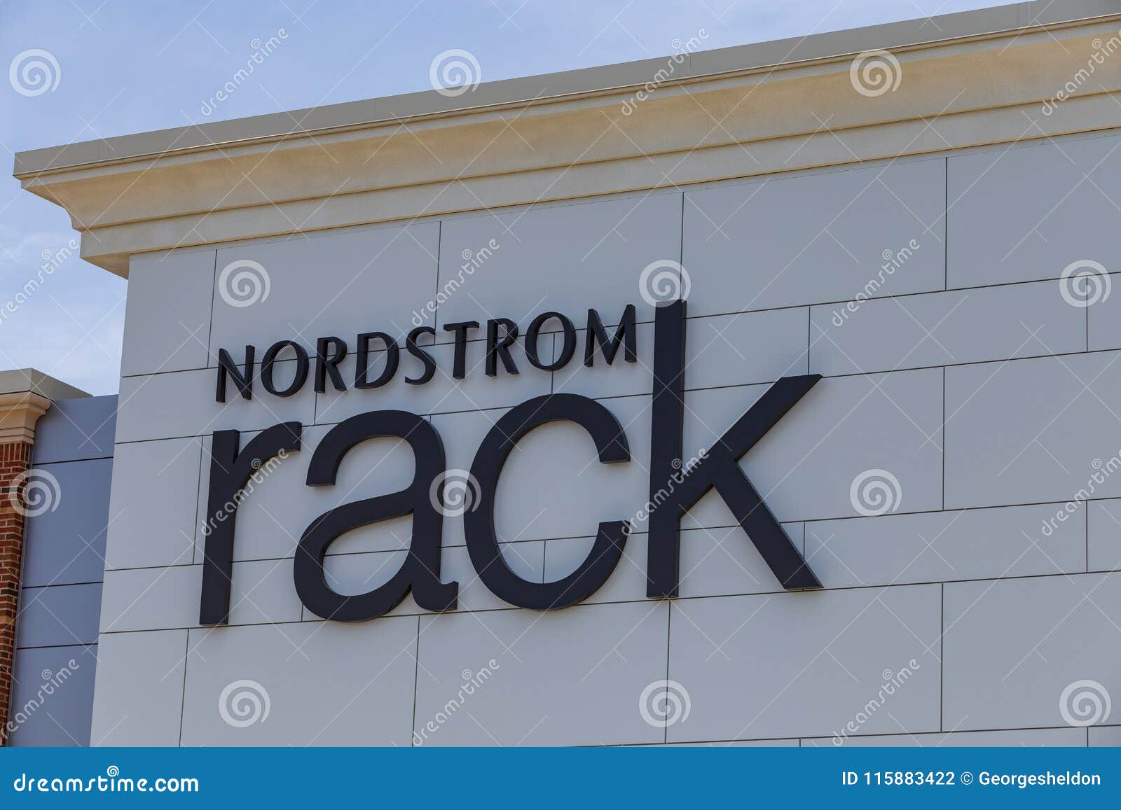 Shopping at Nordstrom's Discount Chain, Rack: Photos