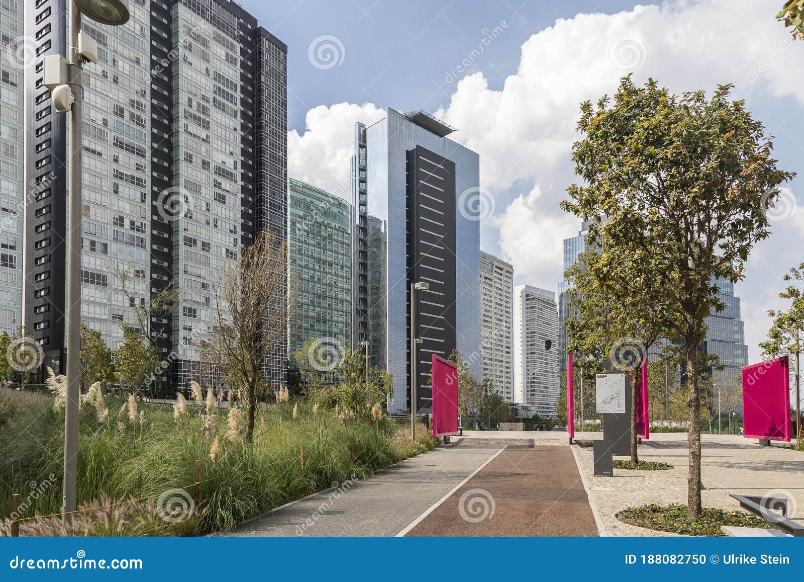 north entrance to la mexicana city park